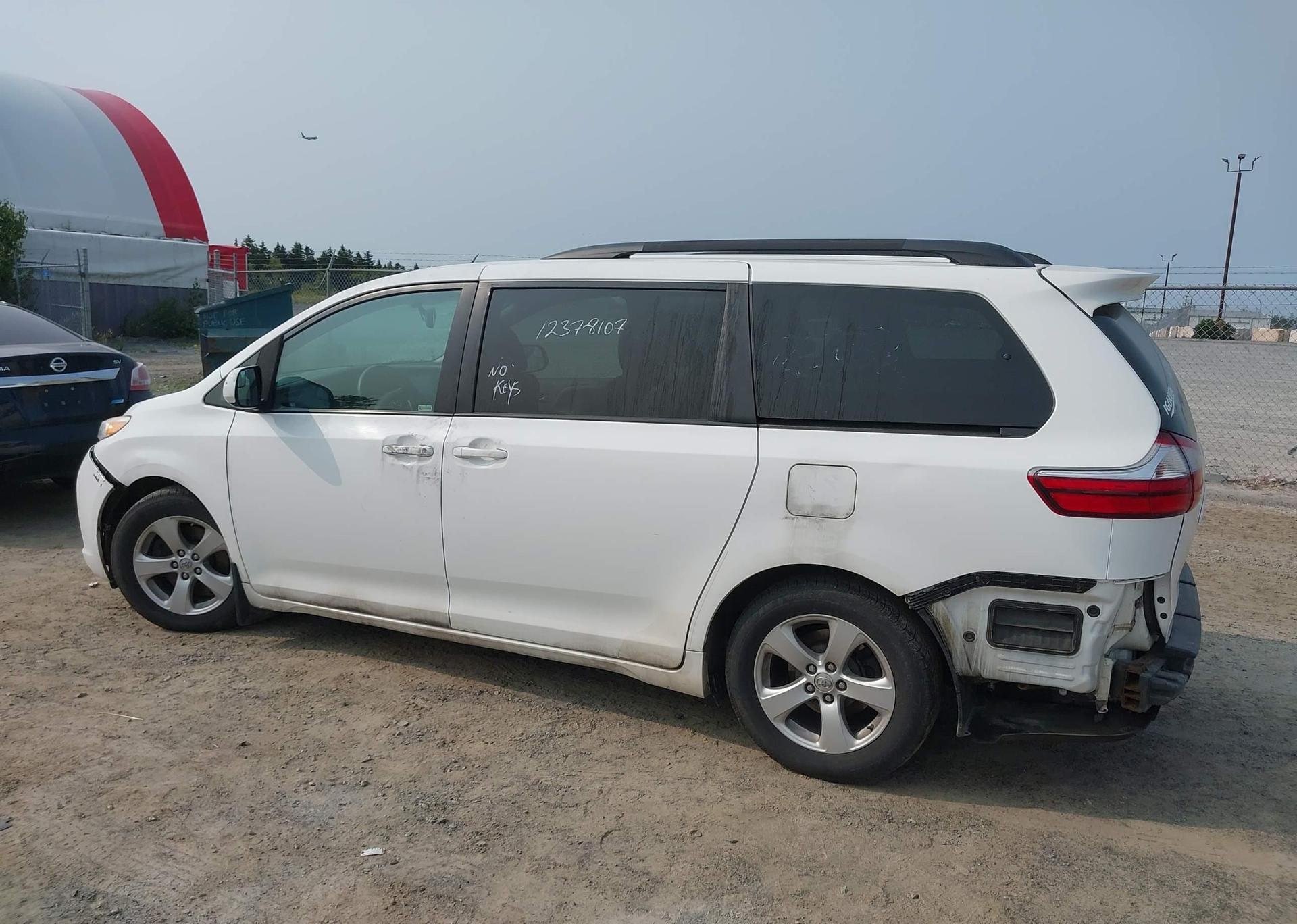 2016 TOYOTA SIENNA LE 8 PASSENGER