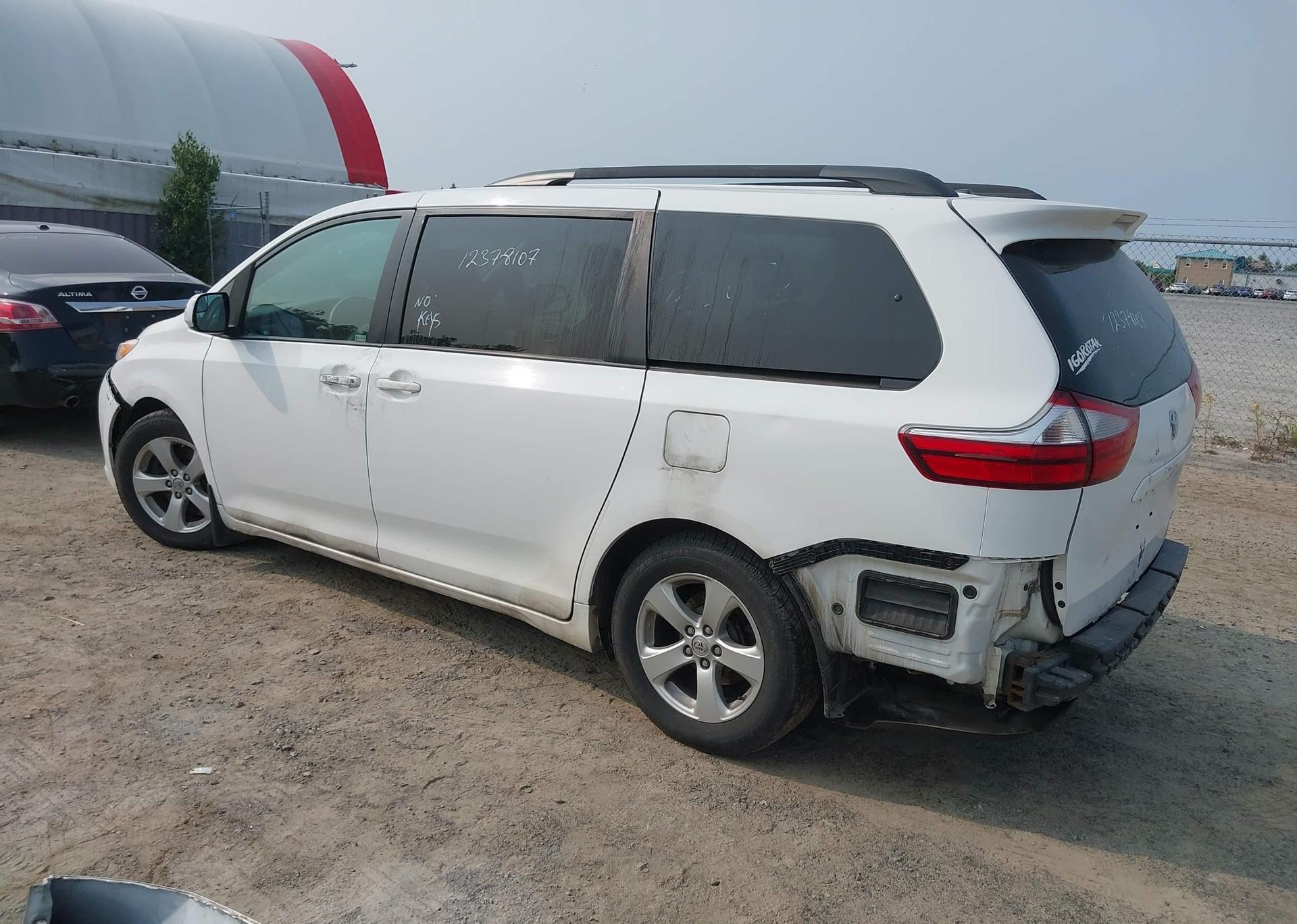 2016 TOYOTA SIENNA LE 8 PASSENGER