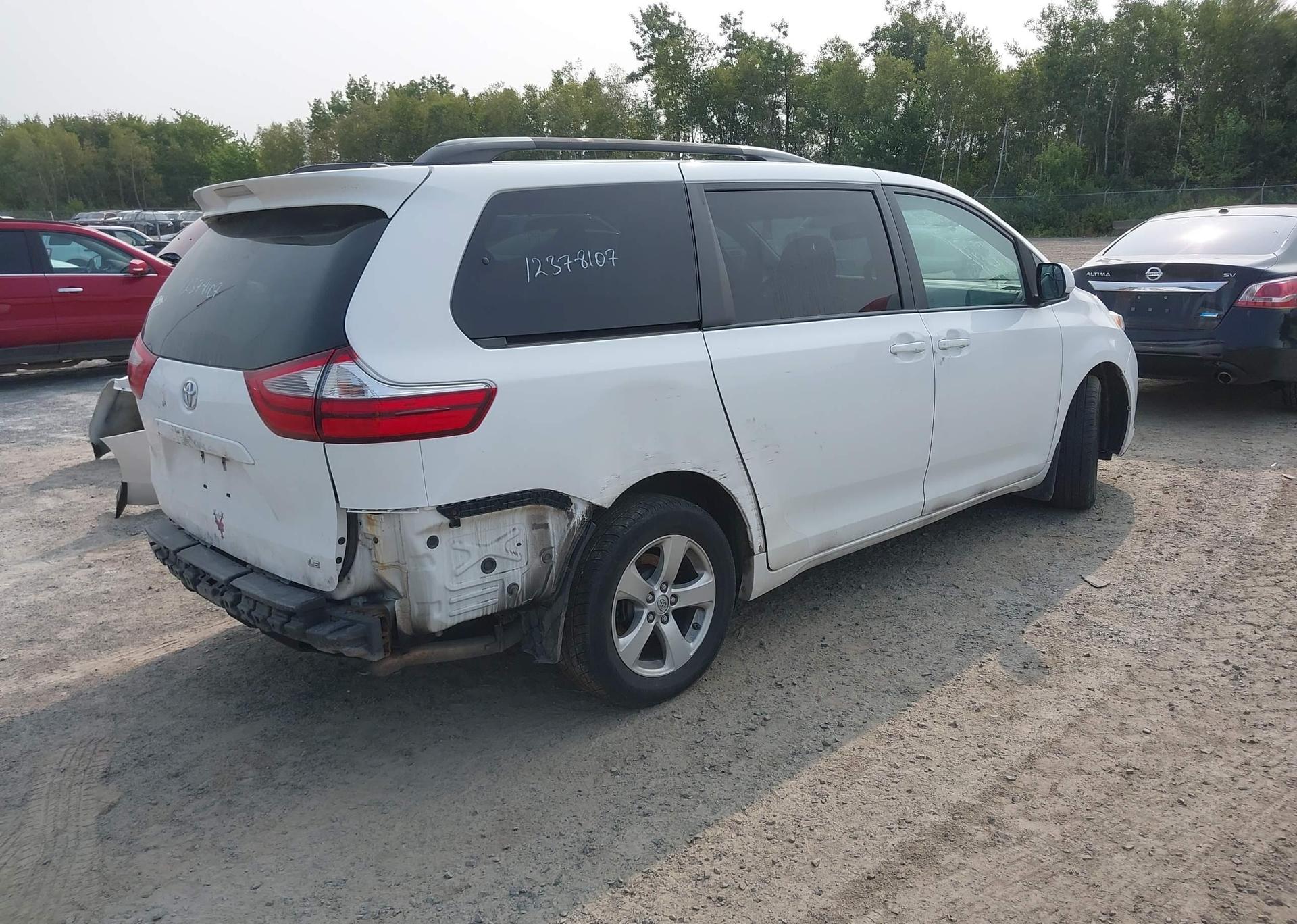 2016 TOYOTA SIENNA LE 8 PASSENGER
