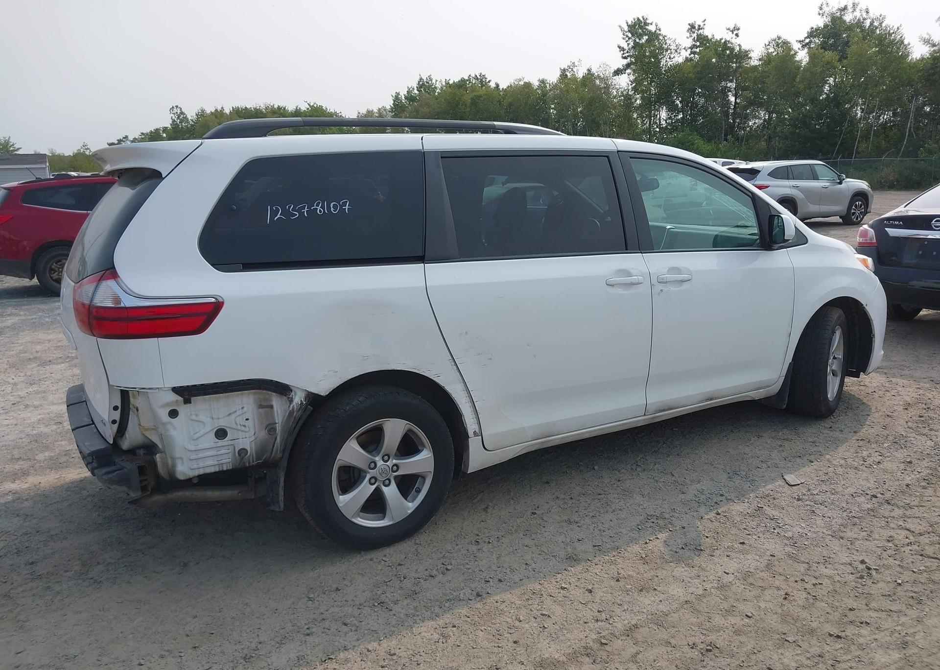 2016 TOYOTA SIENNA LE 8 PASSENGER