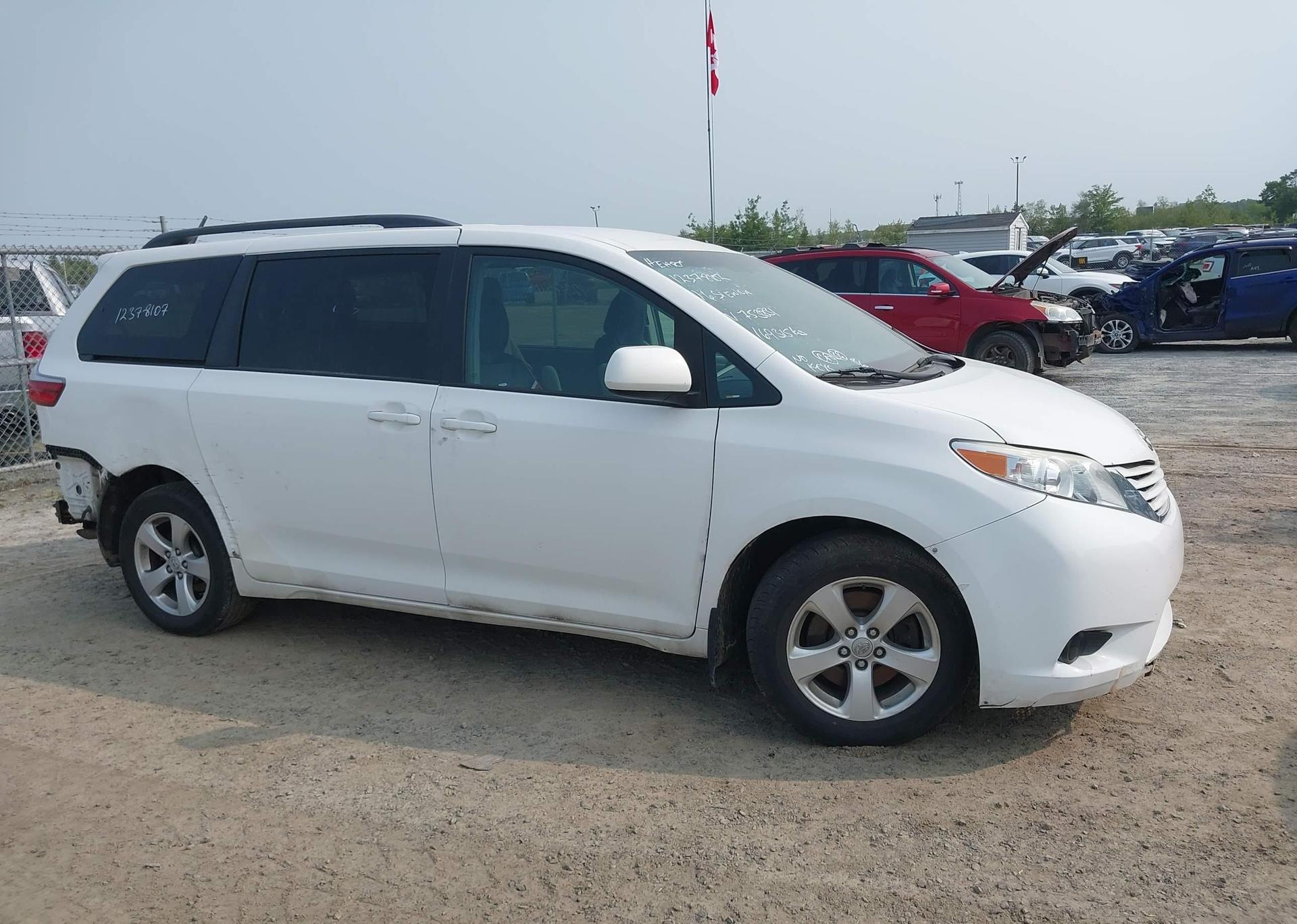2016 TOYOTA SIENNA LE 8 PASSENGER