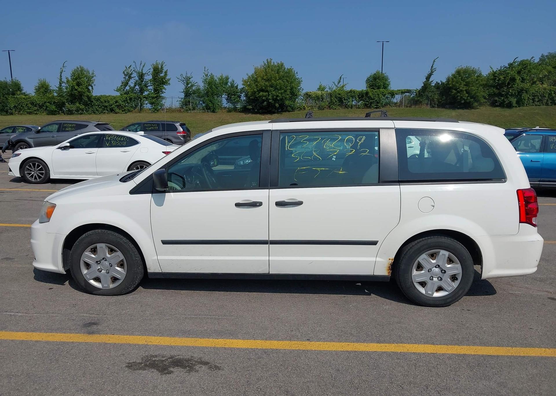 2013 DODGE GRAND CARAVAN SE