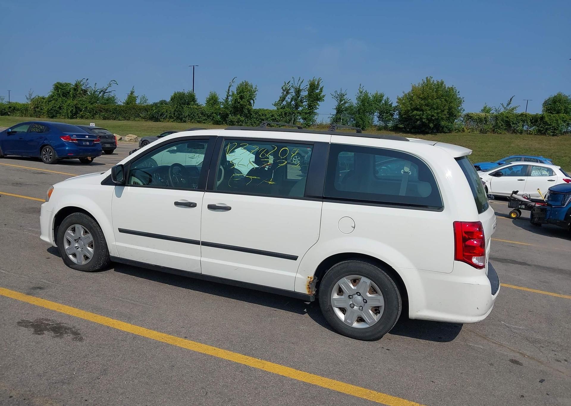 2013 DODGE GRAND CARAVAN SE