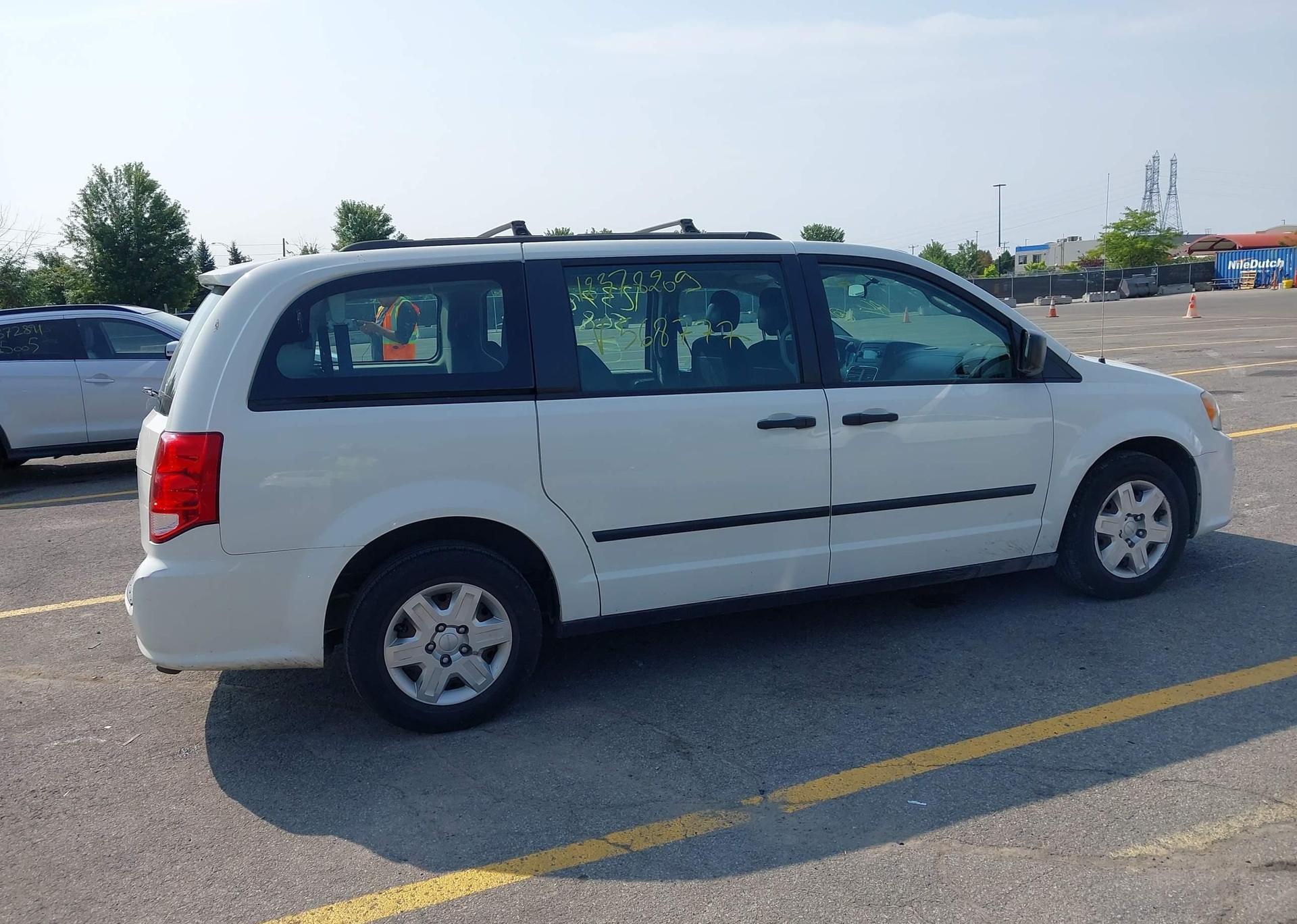 2013 DODGE GRAND CARAVAN SE