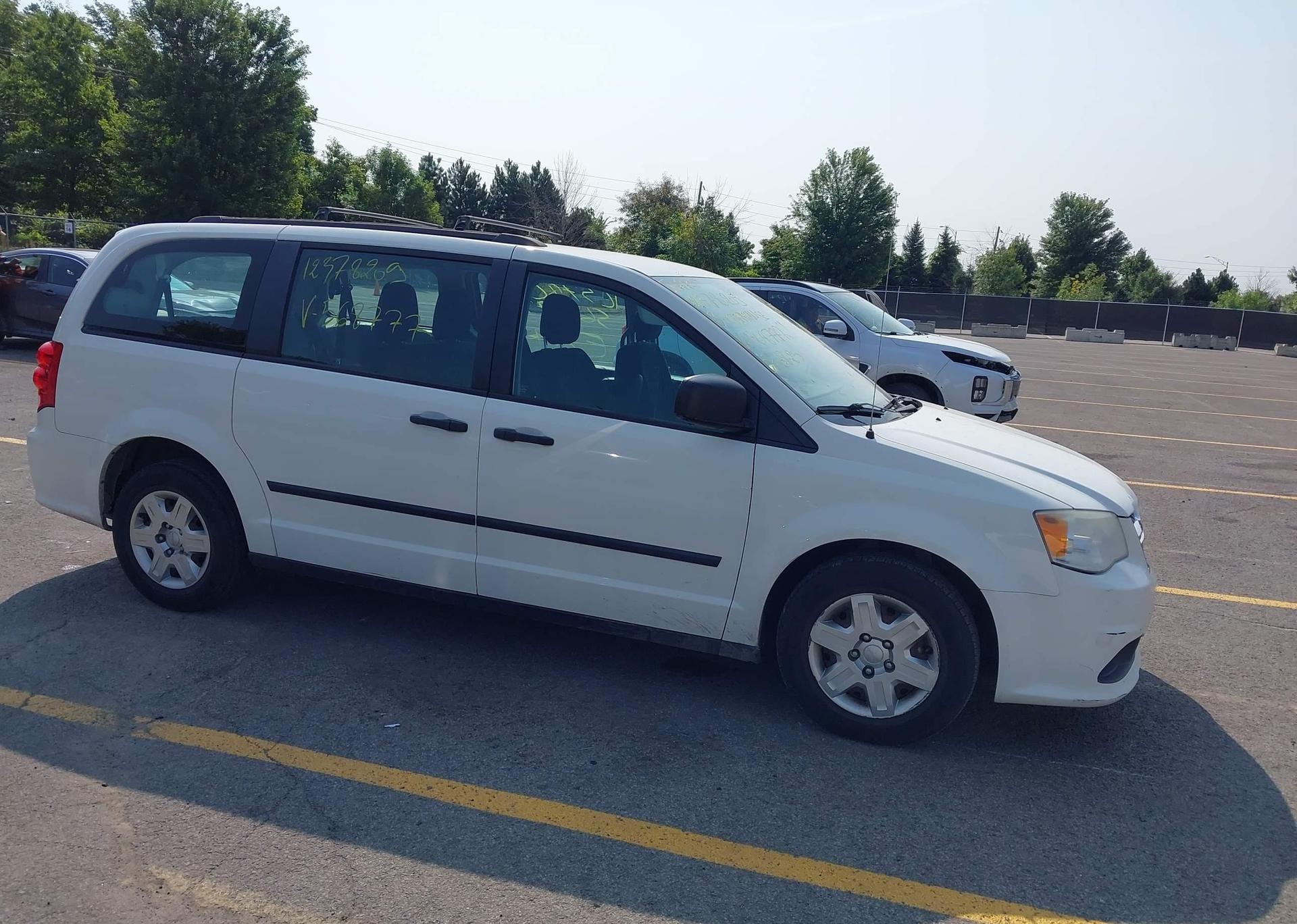 2013 DODGE GRAND CARAVAN SE