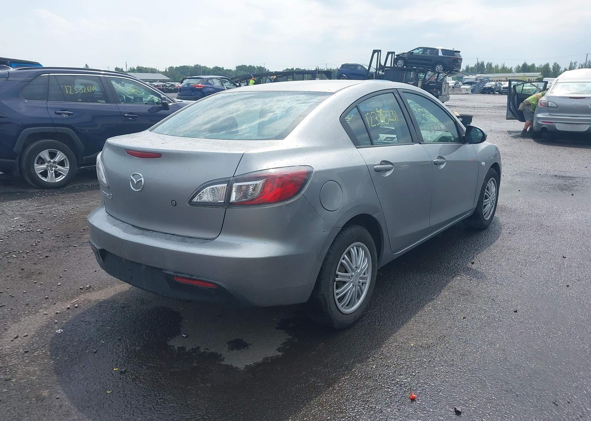2010 MAZDA 3 I