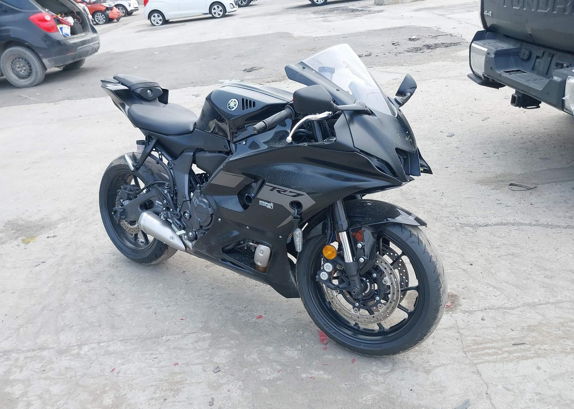 2025 YAMAHA YZFR7