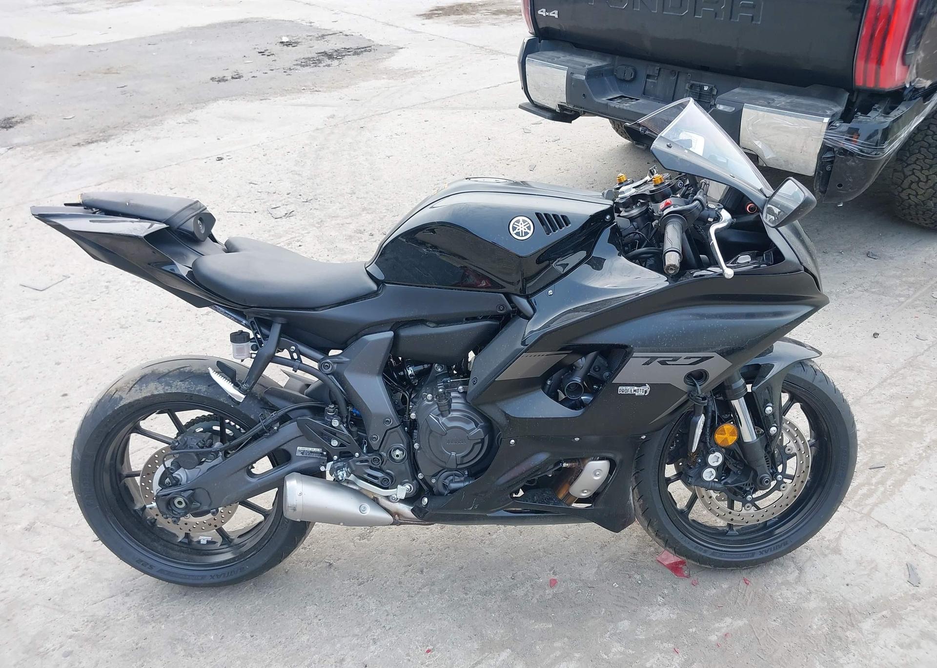 2025 YAMAHA YZFR7