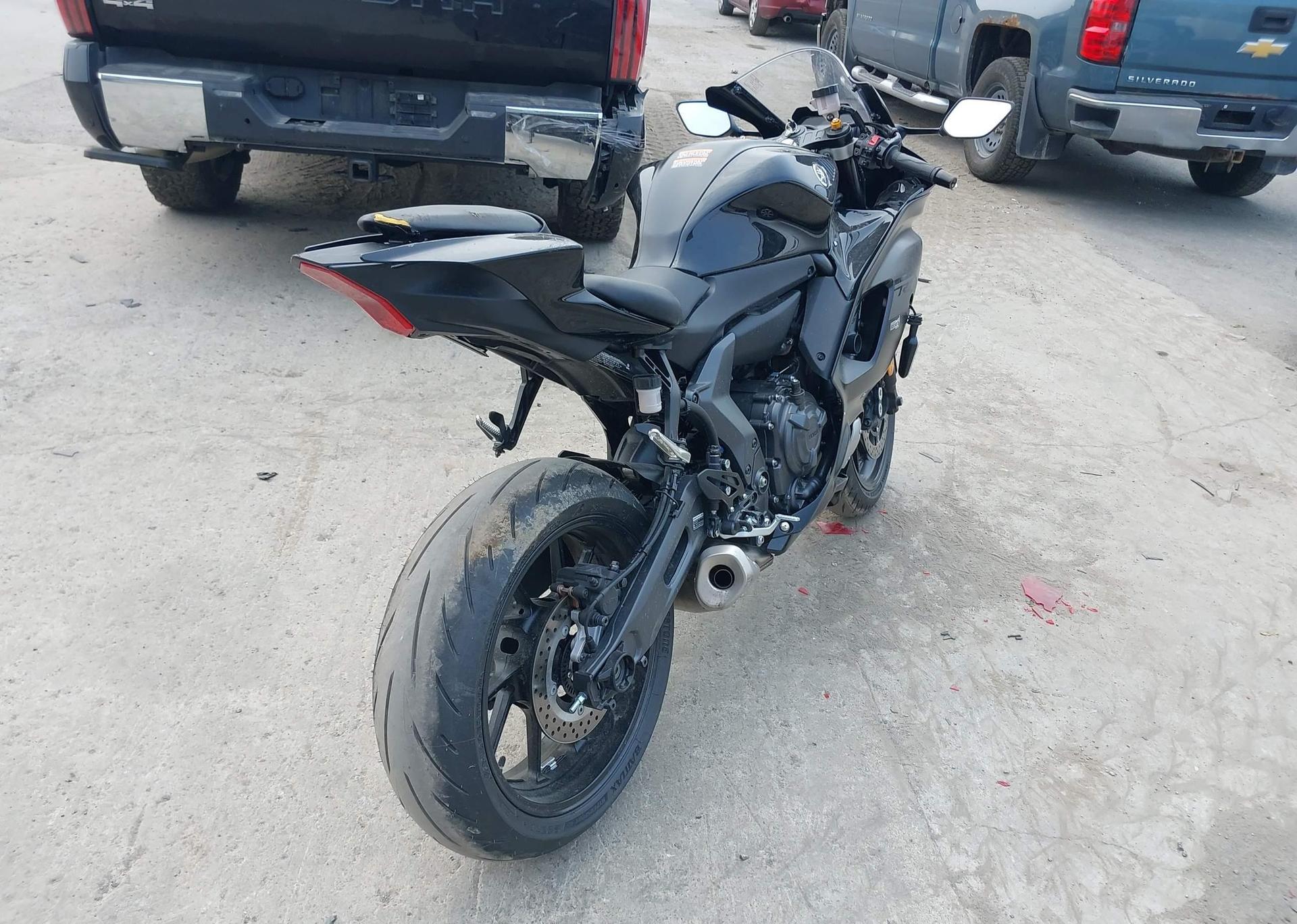 2025 YAMAHA YZFR7