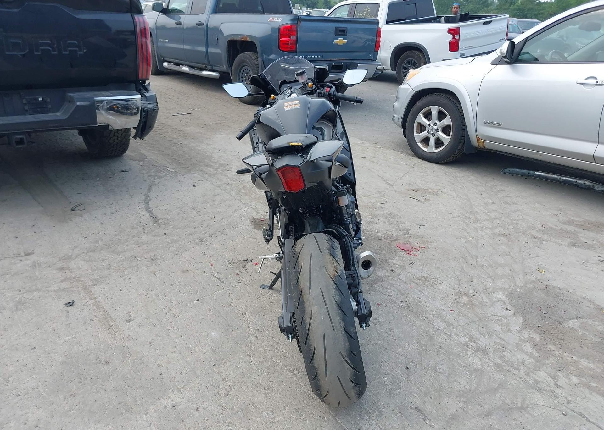 2025 YAMAHA YZFR7