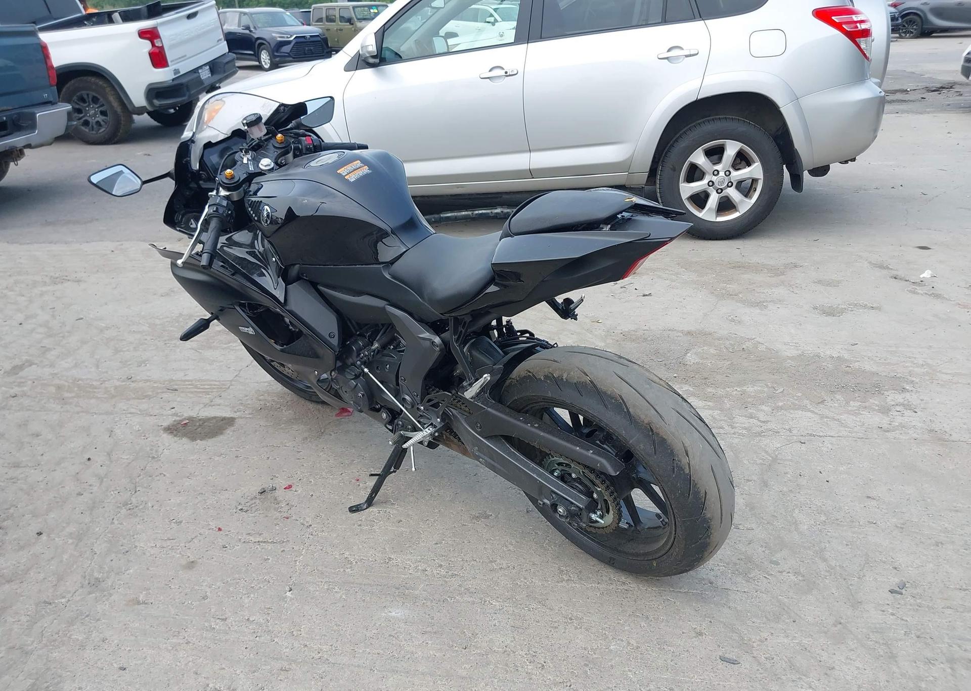 2025 YAMAHA YZFR7