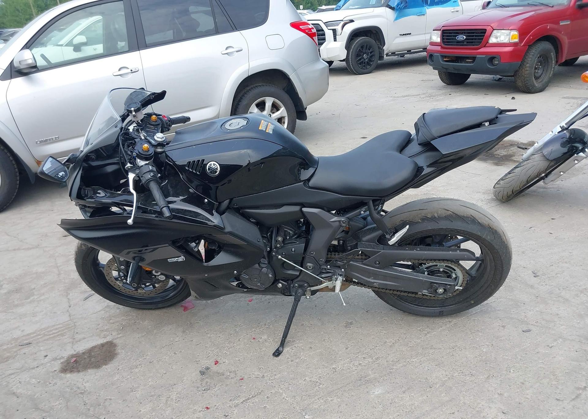 2025 YAMAHA YZFR7