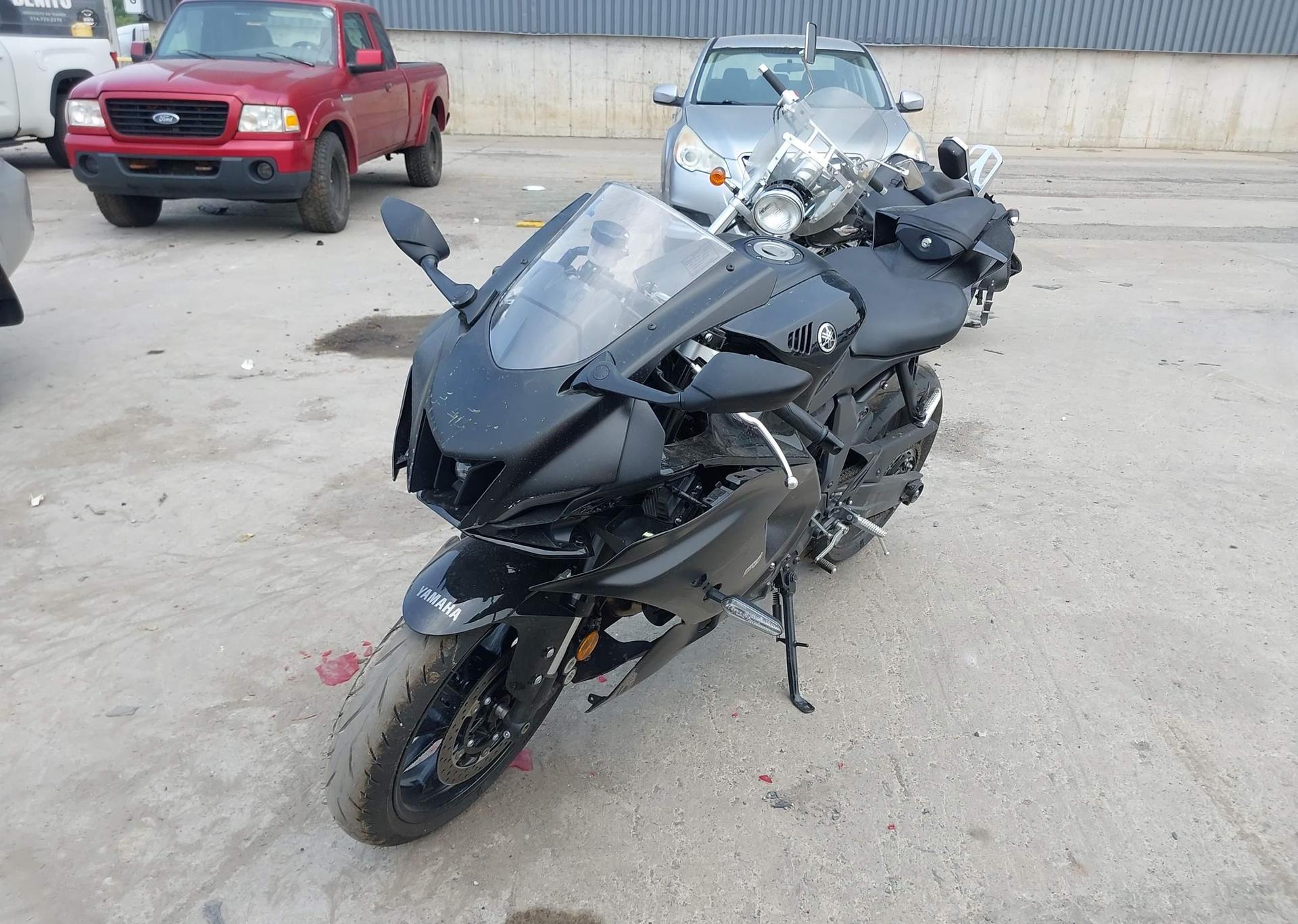 2025 YAMAHA YZFR7