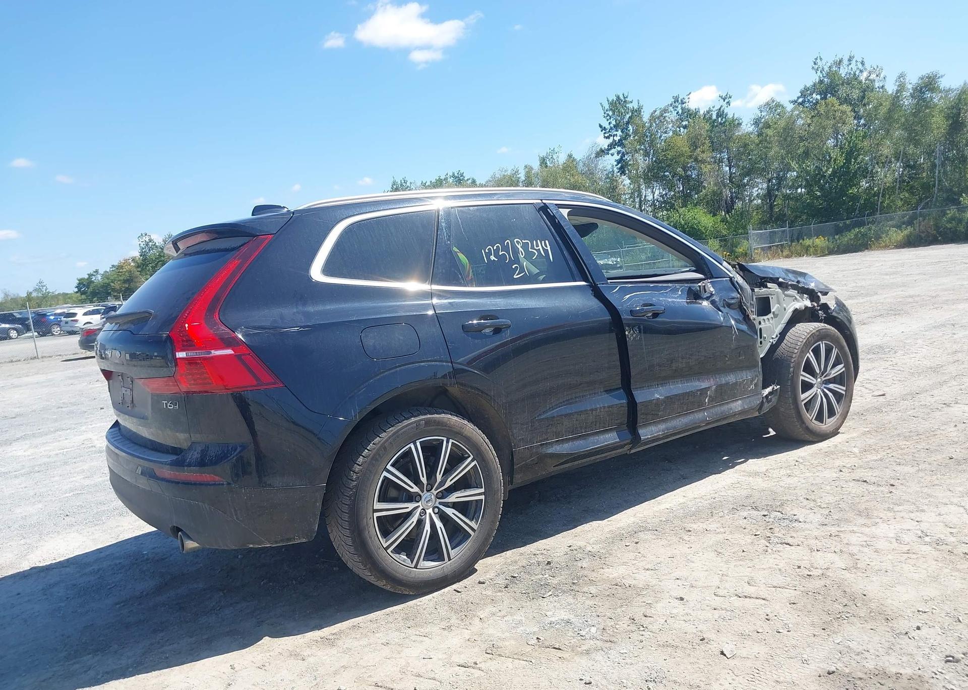 2021 VOLVO XC60 T6 MOMENTUM