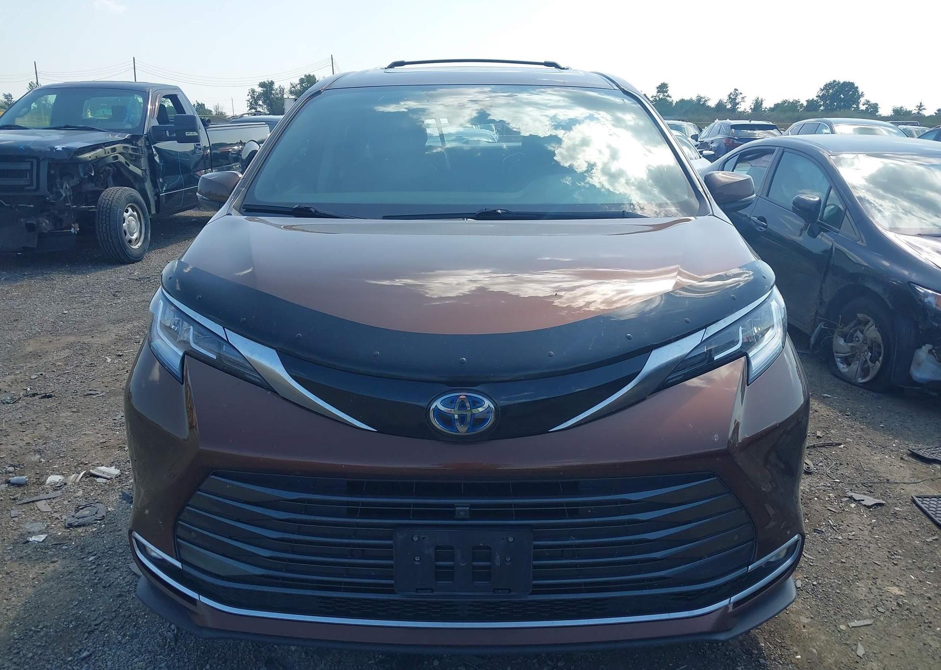 2021 TOYOTA SIENNA