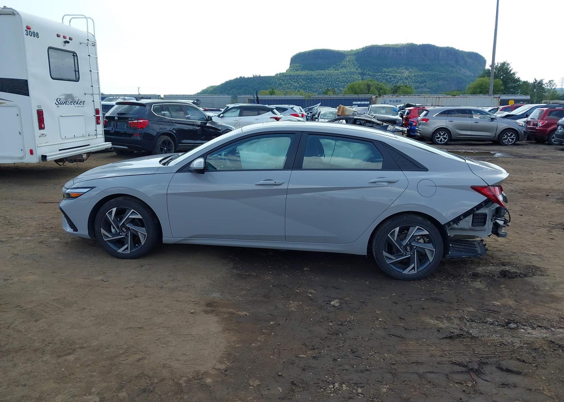 2024 HYUNDAI ELANTRA PREFERRED W
