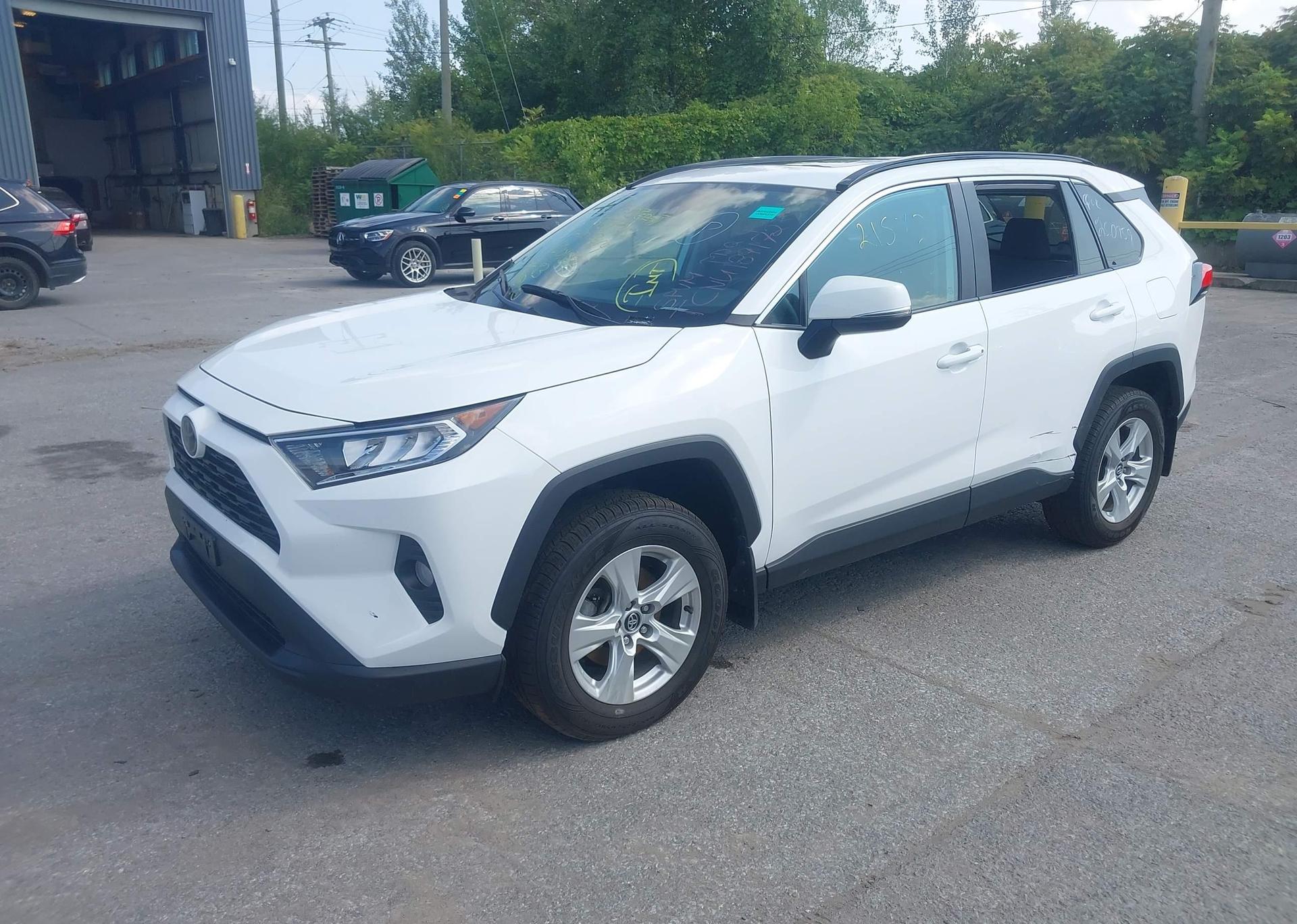 2020 TOYOTA RAV4 XLE