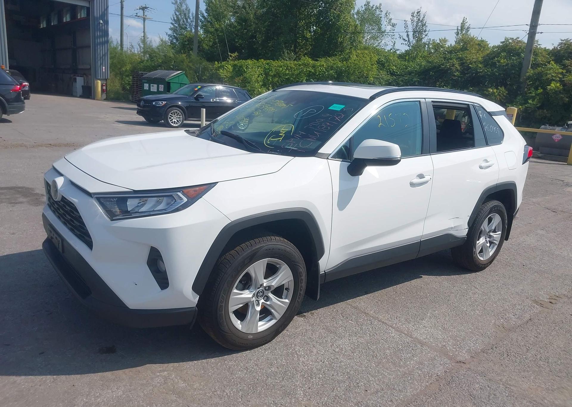 2020 TOYOTA RAV4 XLE