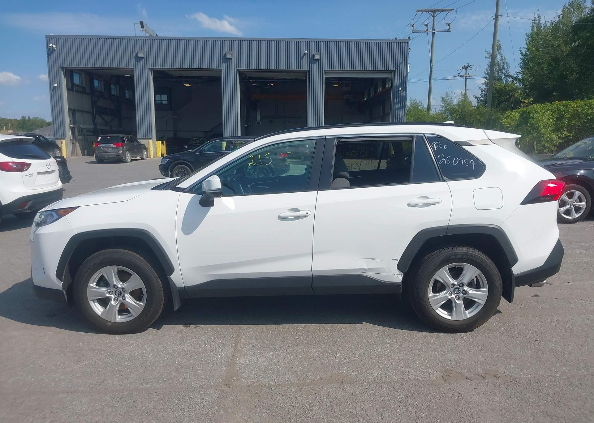2020 TOYOTA RAV4 XLE
