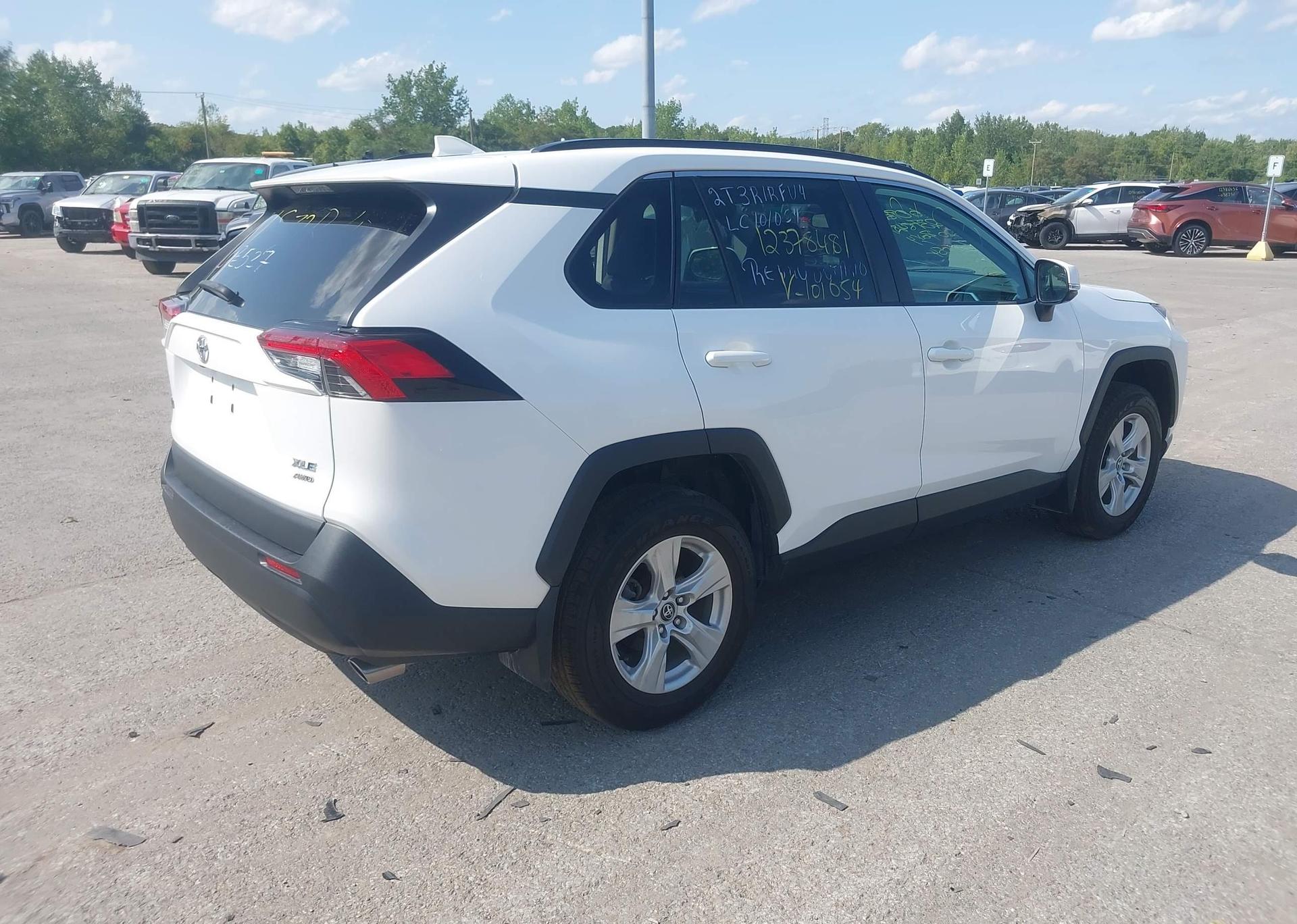 2020 TOYOTA RAV4 XLE