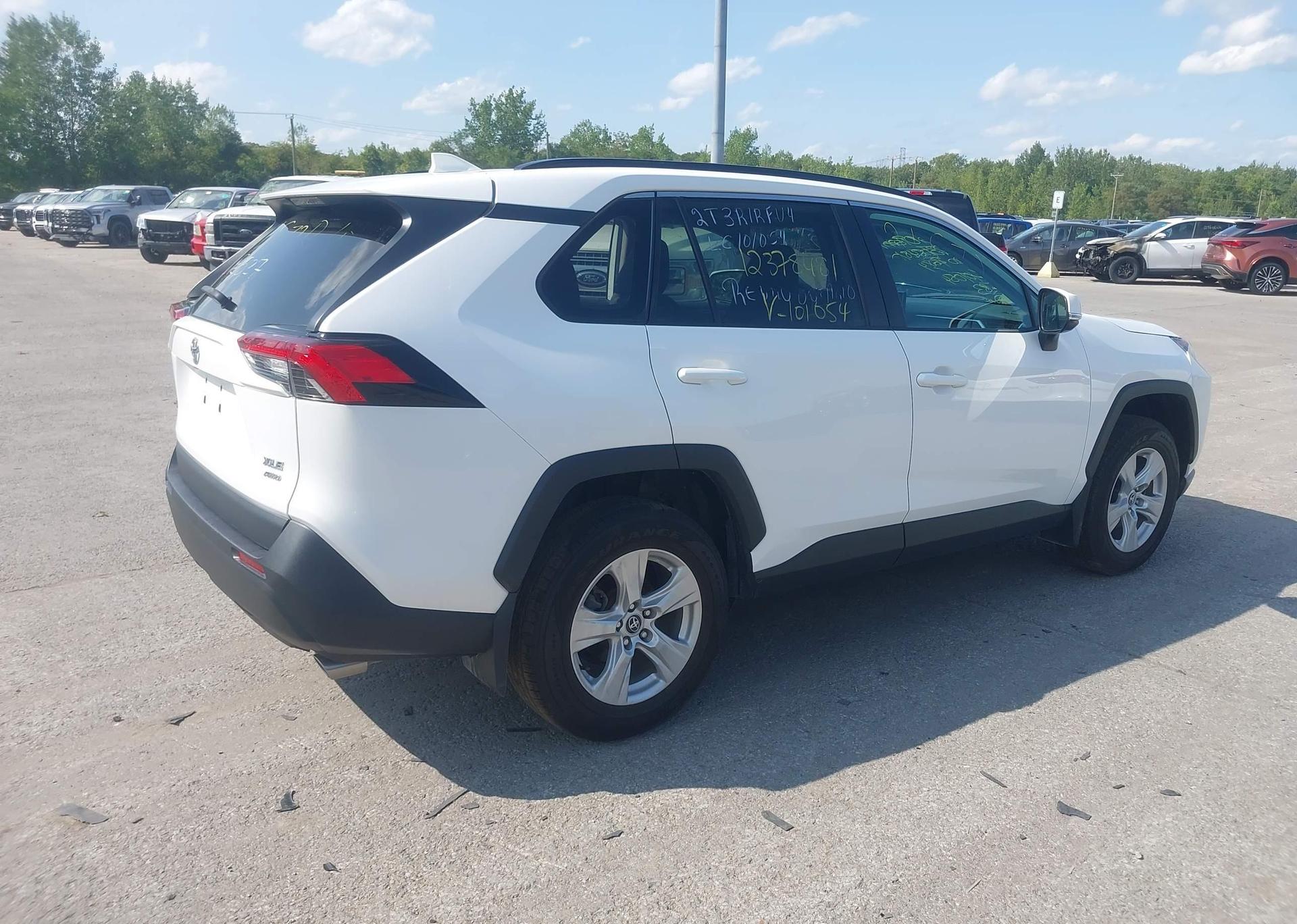 2020 TOYOTA RAV4 XLE