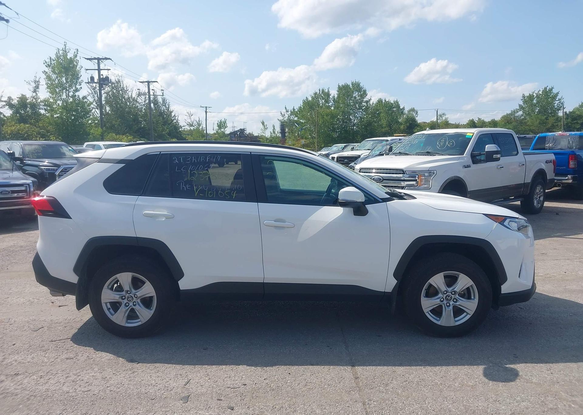 2020 TOYOTA RAV4 XLE