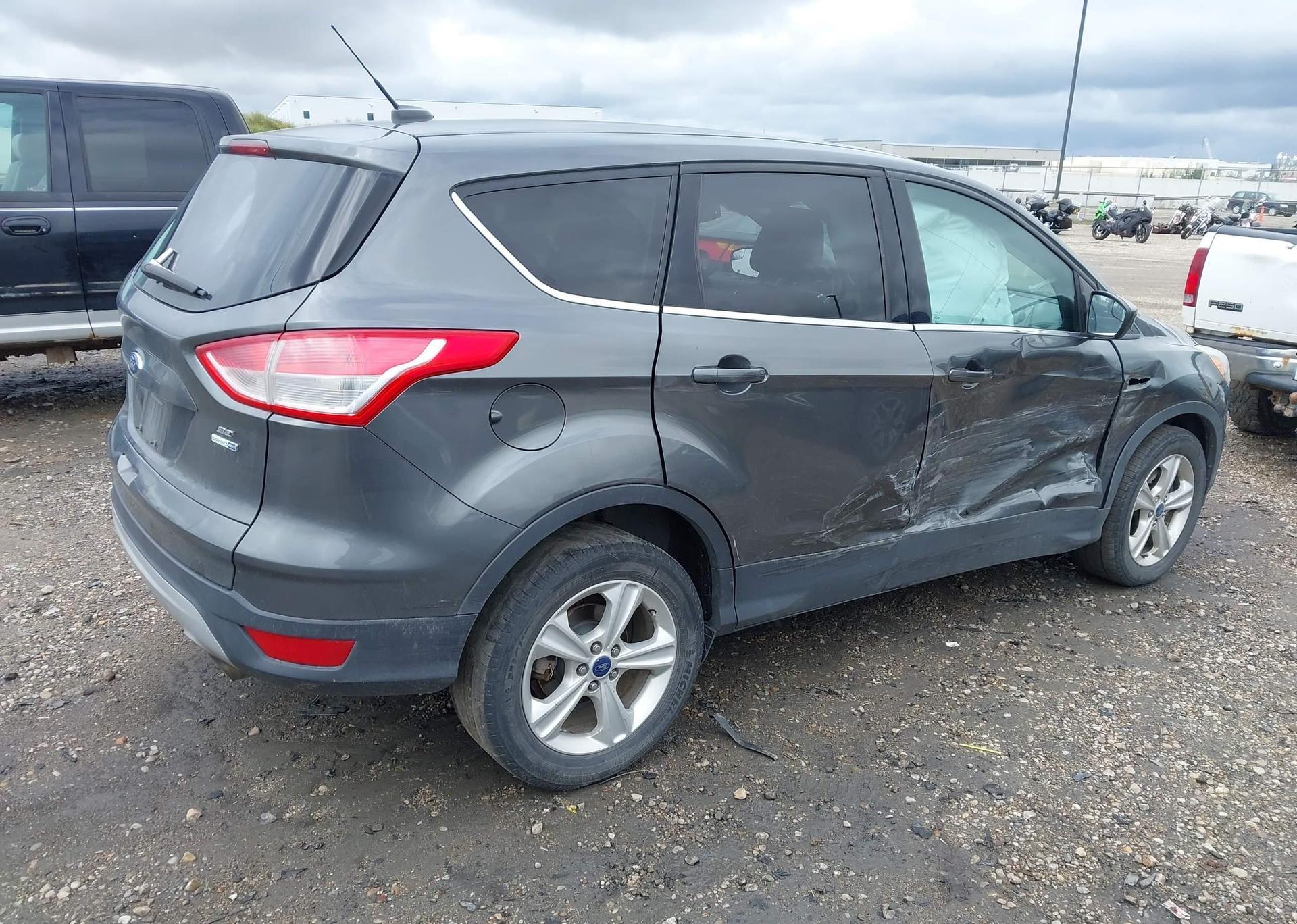 2015 FORD ESCAPE SE