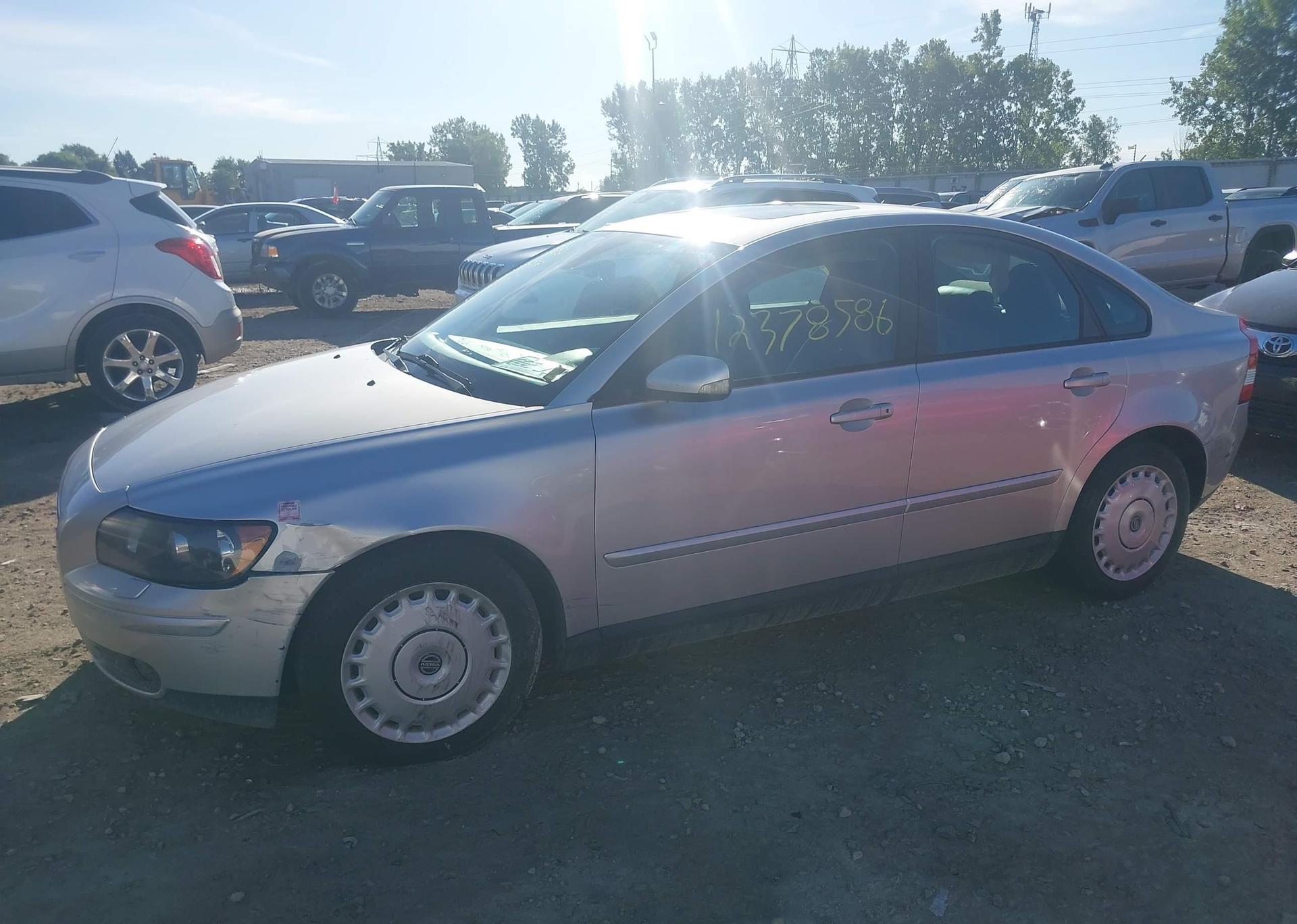 2005 VOLVO S40 T5