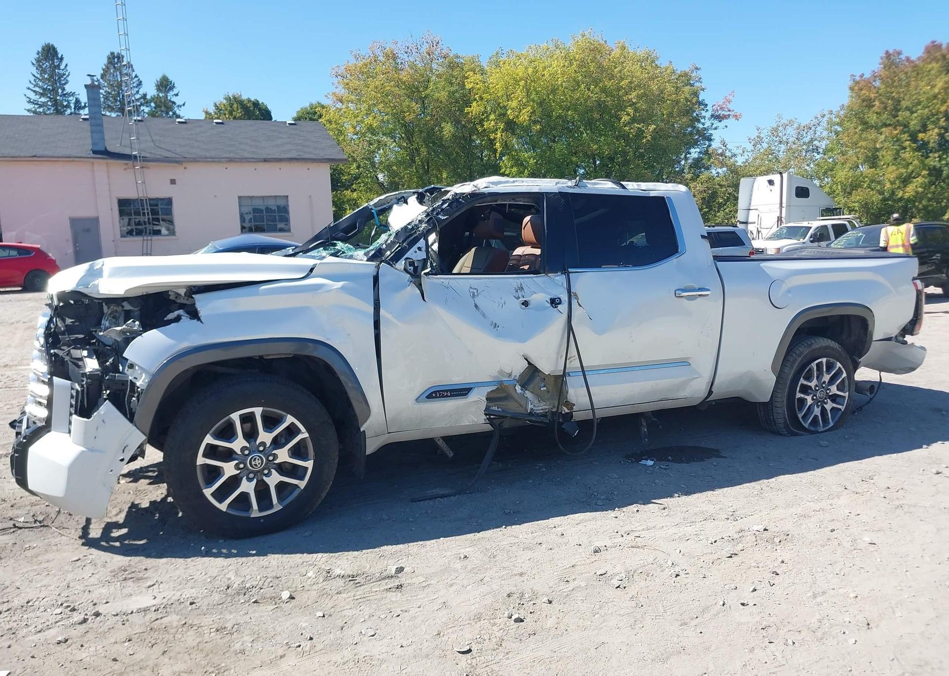 2022 TOYOTA TUNDRA PLATINUM