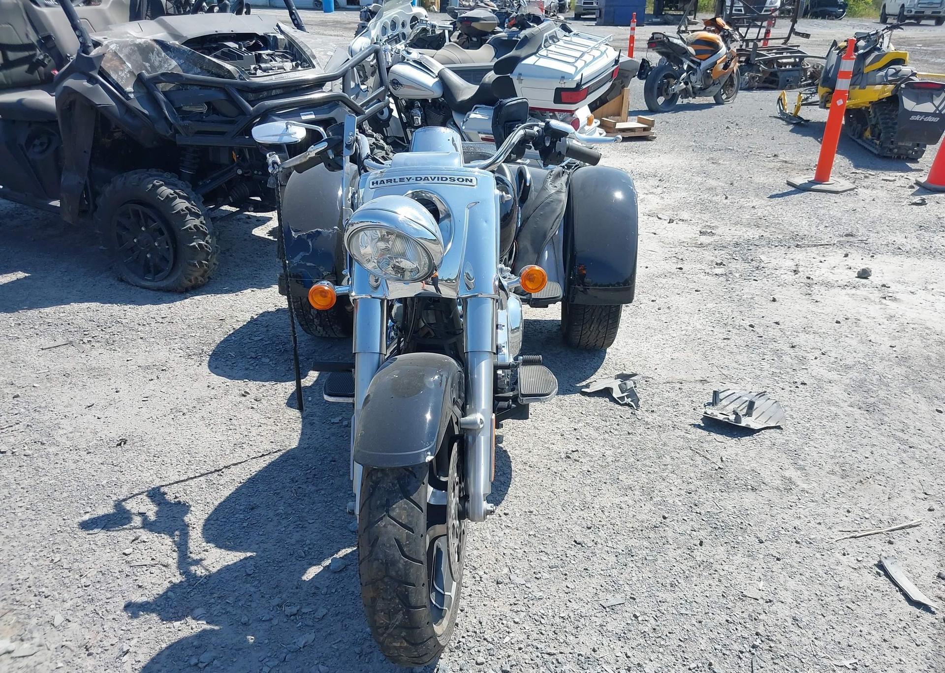 2022 HARLEY-DAVIDSON FLRT