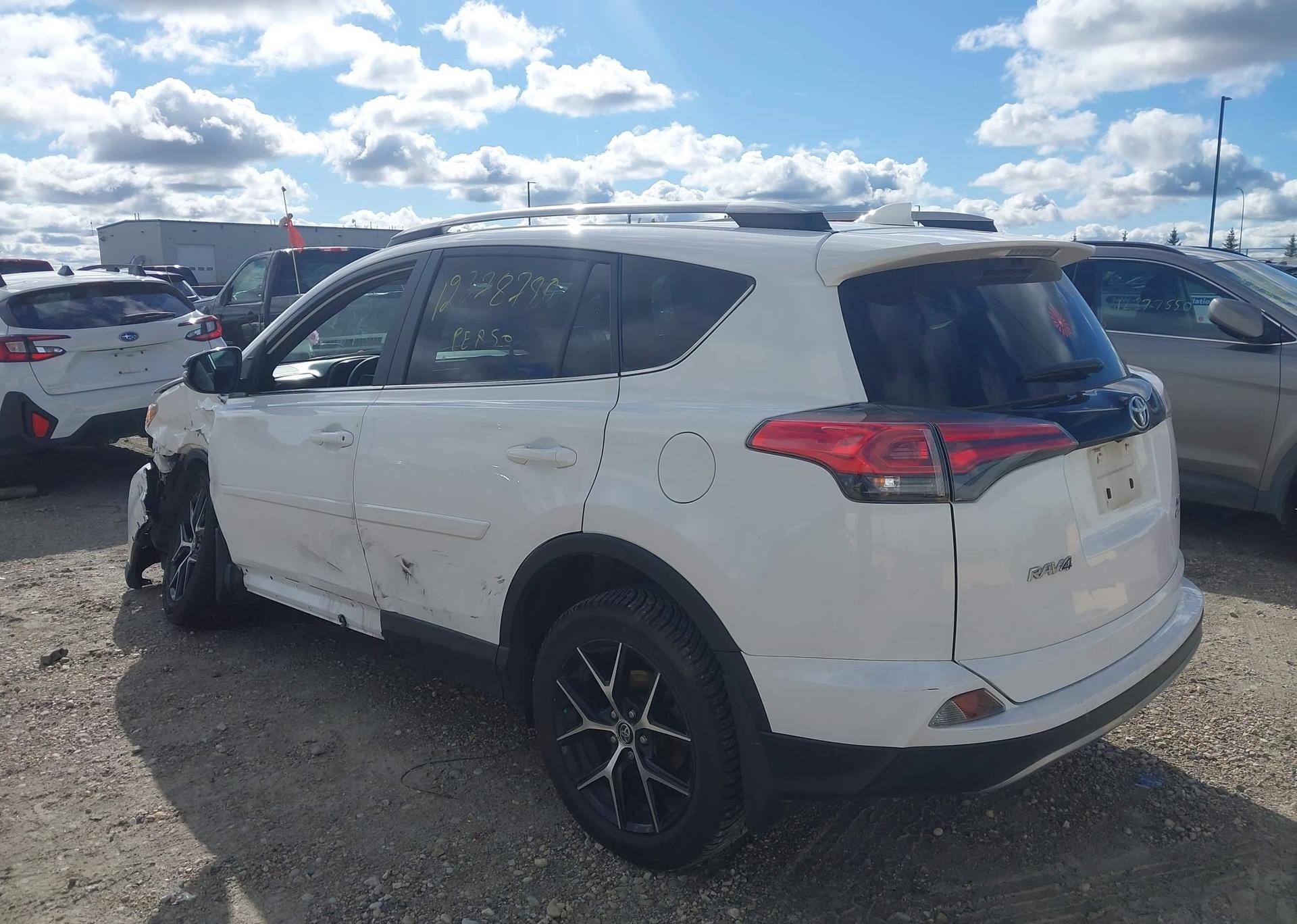 2018 TOYOTA RAV4 SE