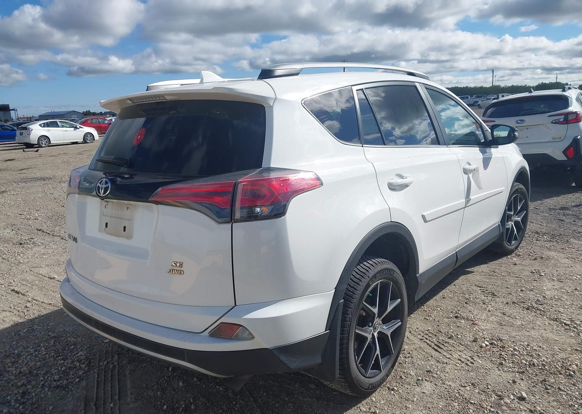 2018 TOYOTA RAV4 SE