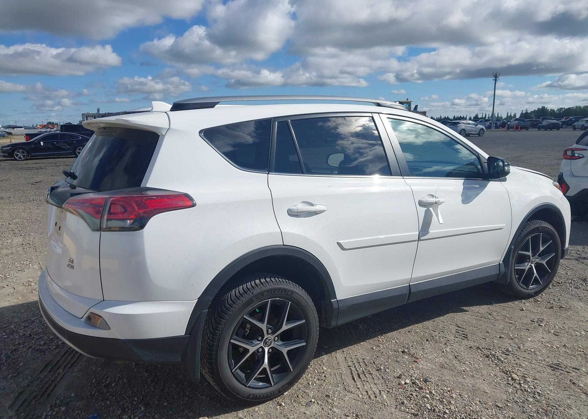 2018 TOYOTA RAV4 SE