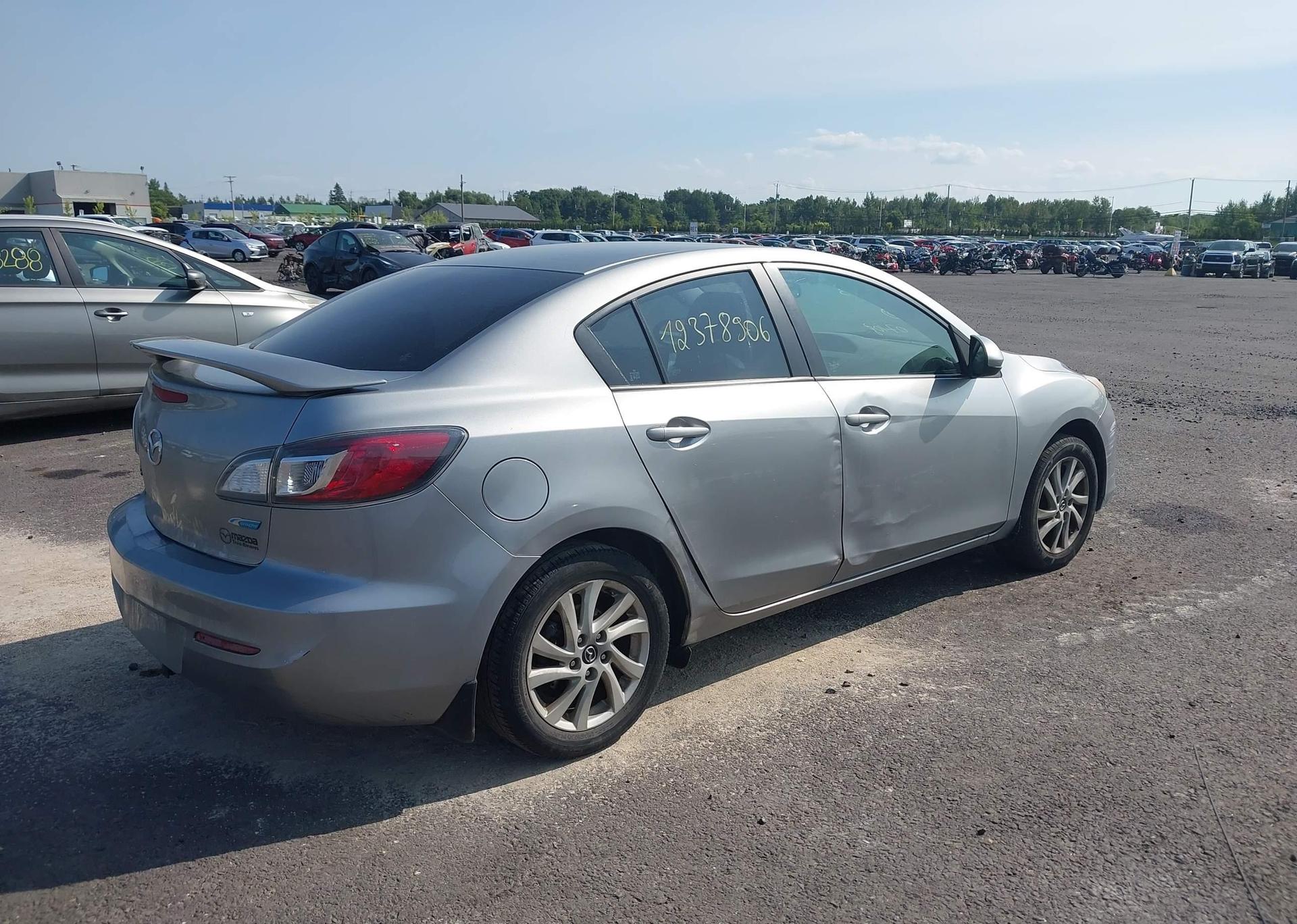 2013 MAZDA 3 I