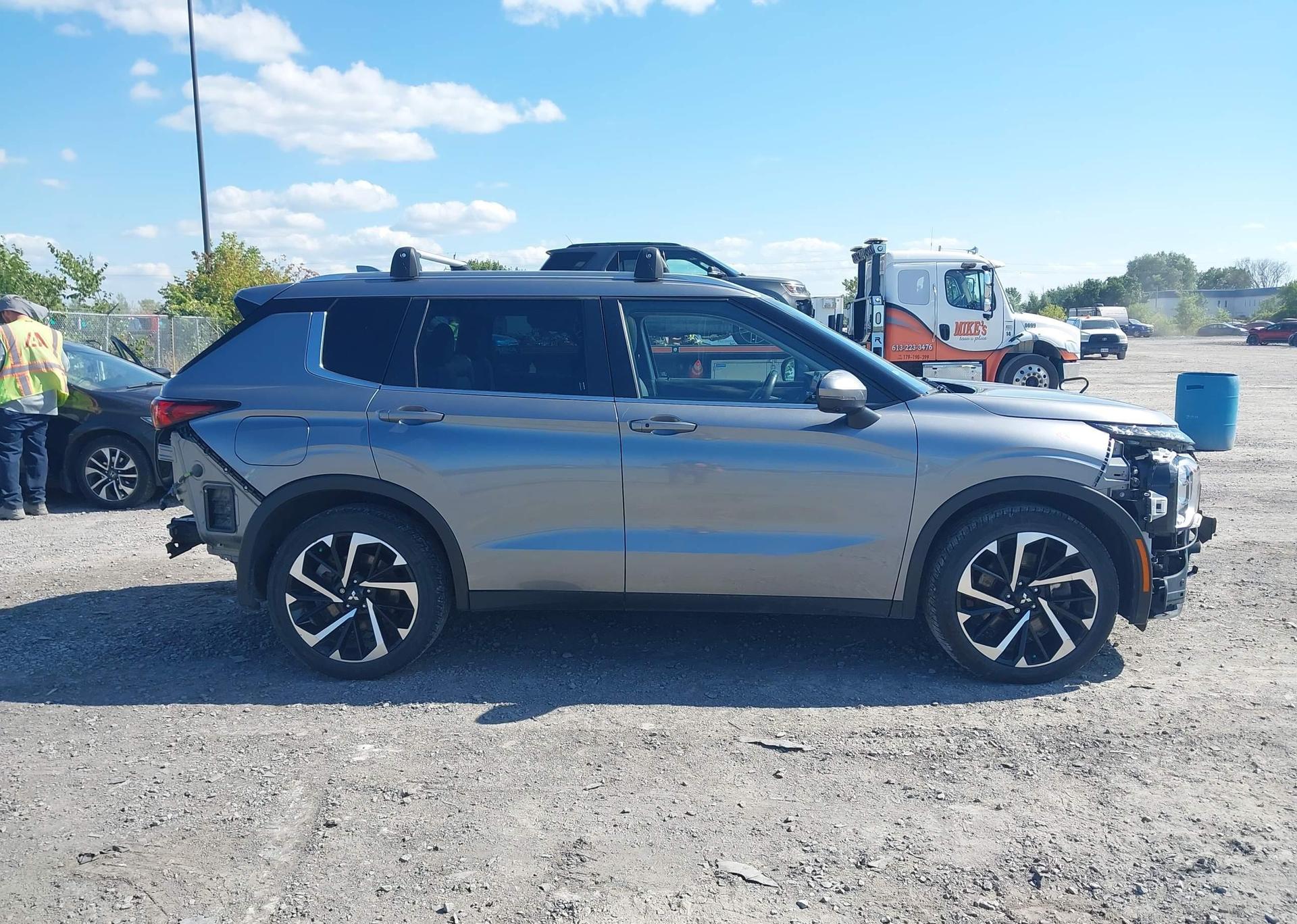 2023 MITSUBISHI OUTLANDER PHEV LE