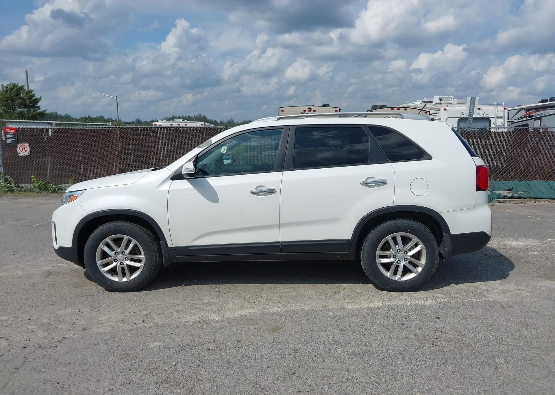 2015 KIA SORENTO LX