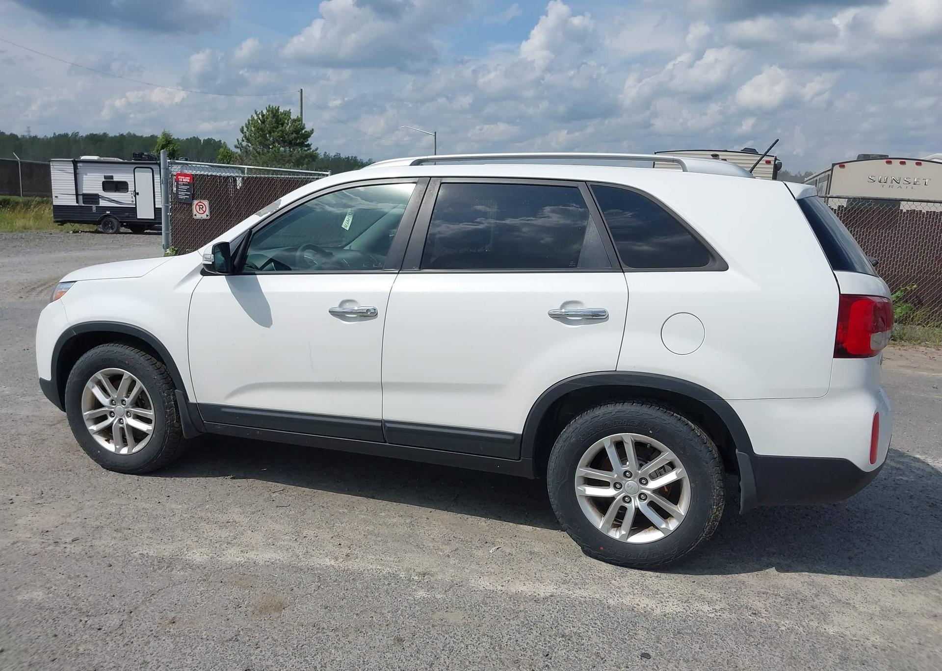 2015 KIA SORENTO LX