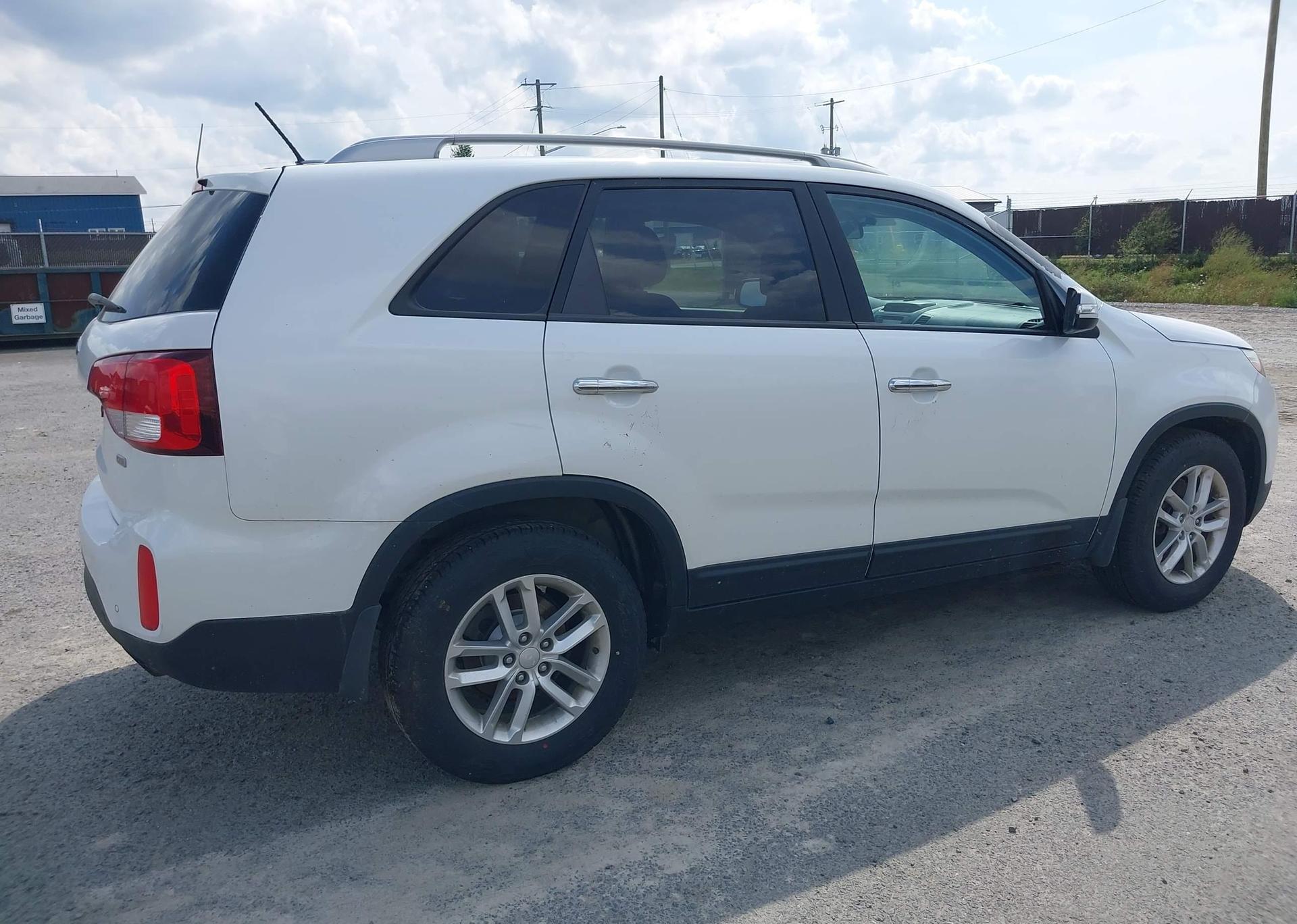 2015 KIA SORENTO LX