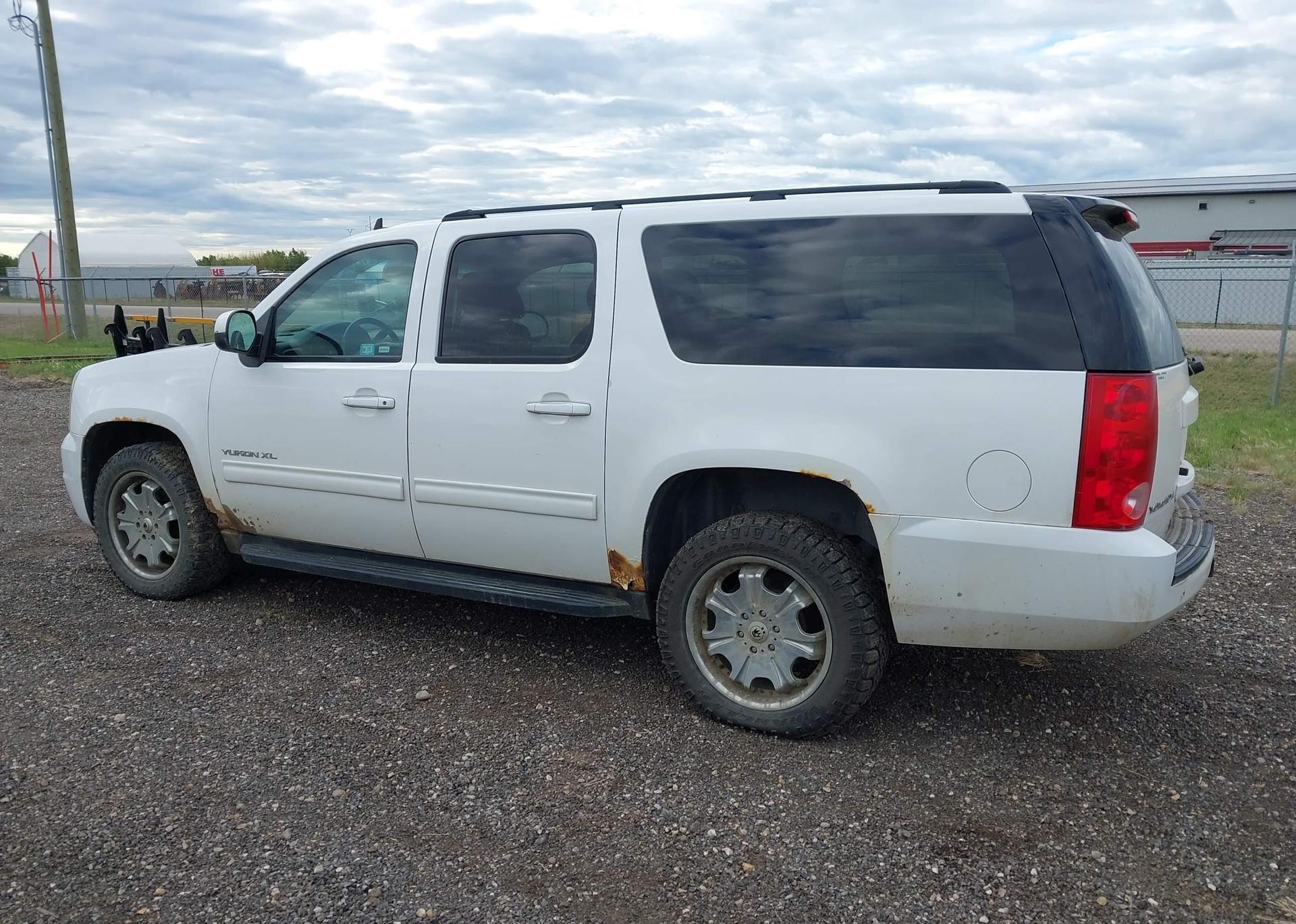 2014 GMC YUKON XL 1500 SLE