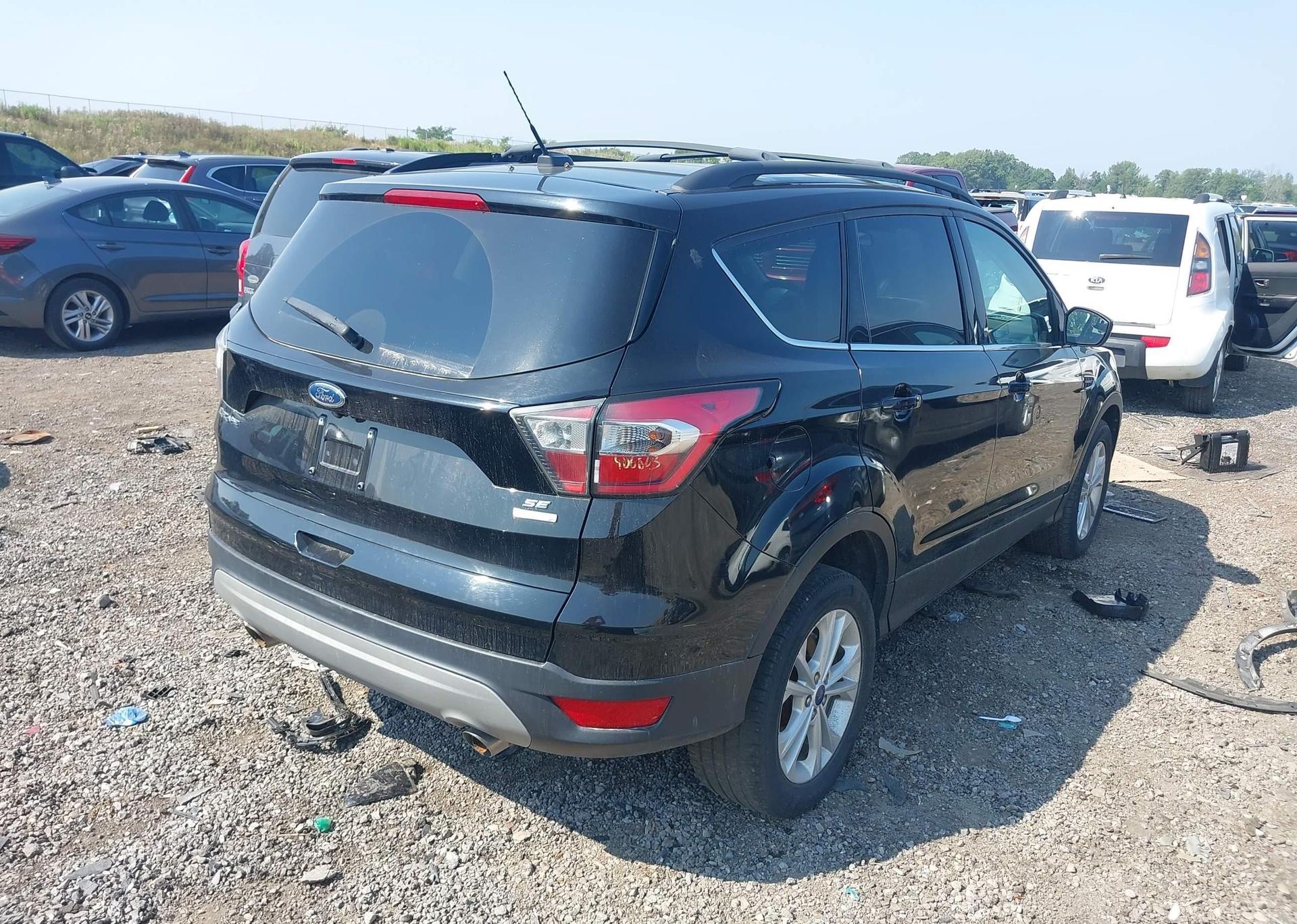 2017 FORD ESCAPE SE