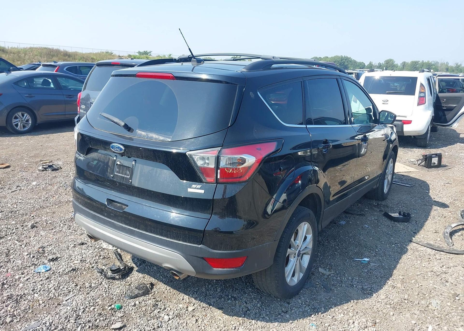 2017 FORD ESCAPE SE