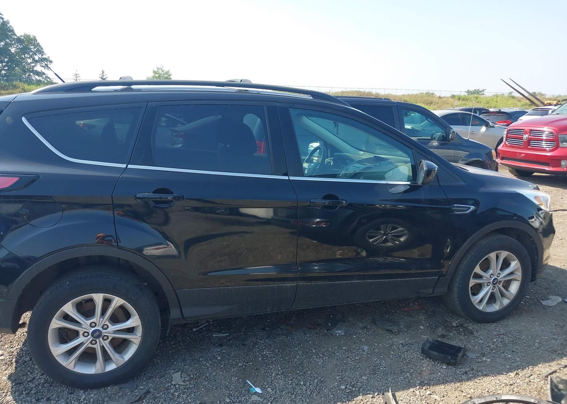 2017 FORD ESCAPE SE