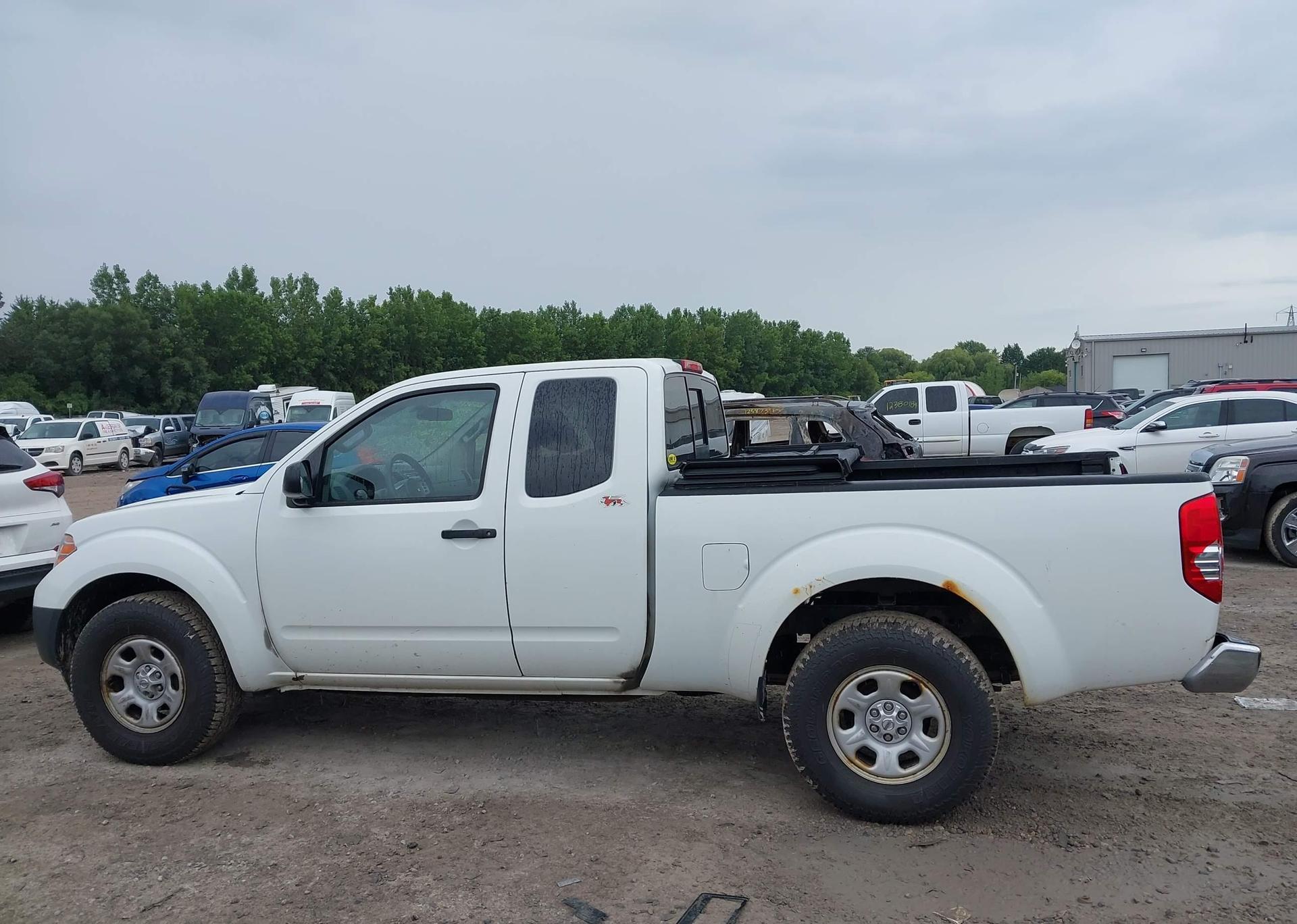 2013 NISSAN FRONTIER S