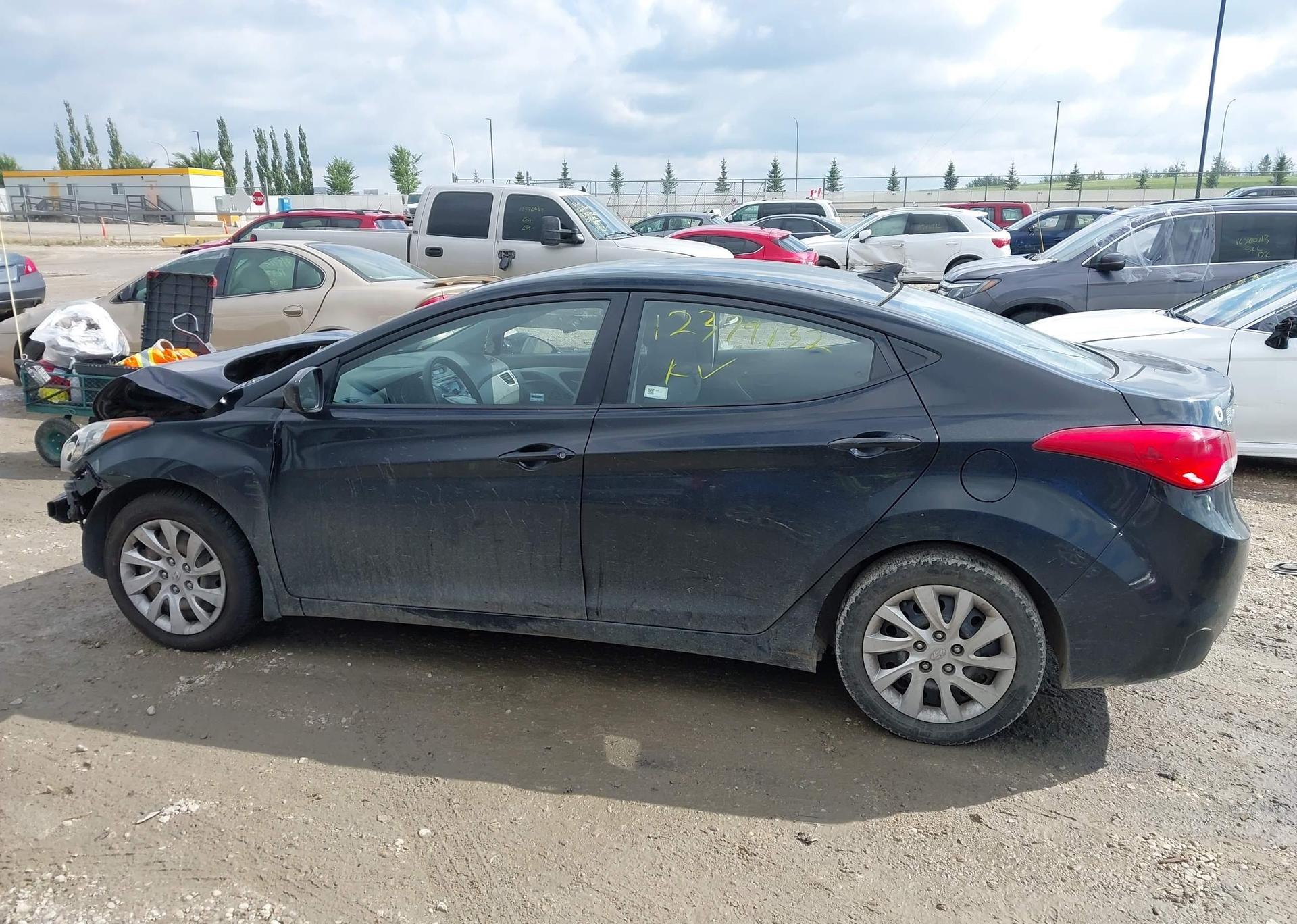 2013 HYUNDAI ELANTRA GL