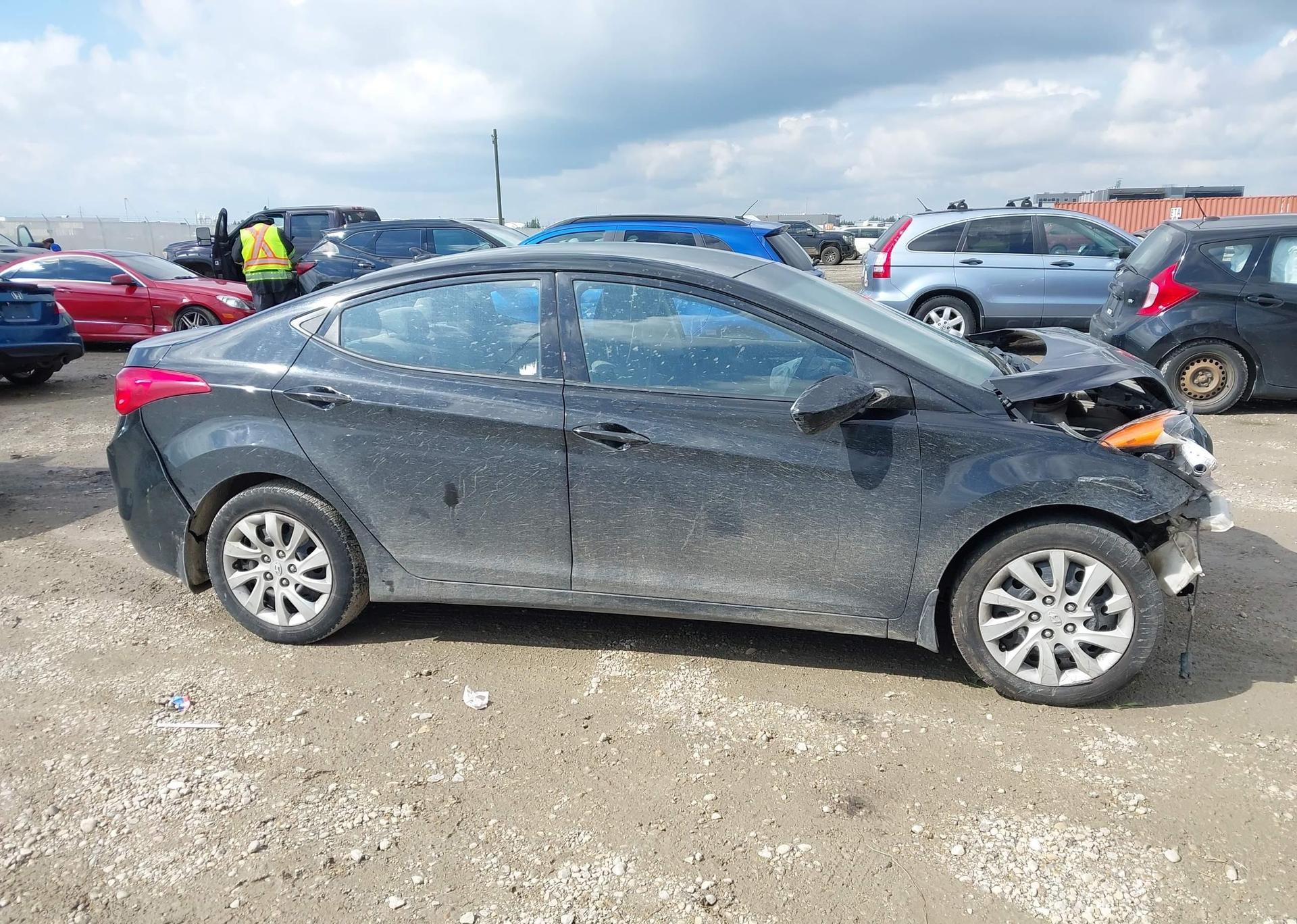 2013 HYUNDAI ELANTRA GL
