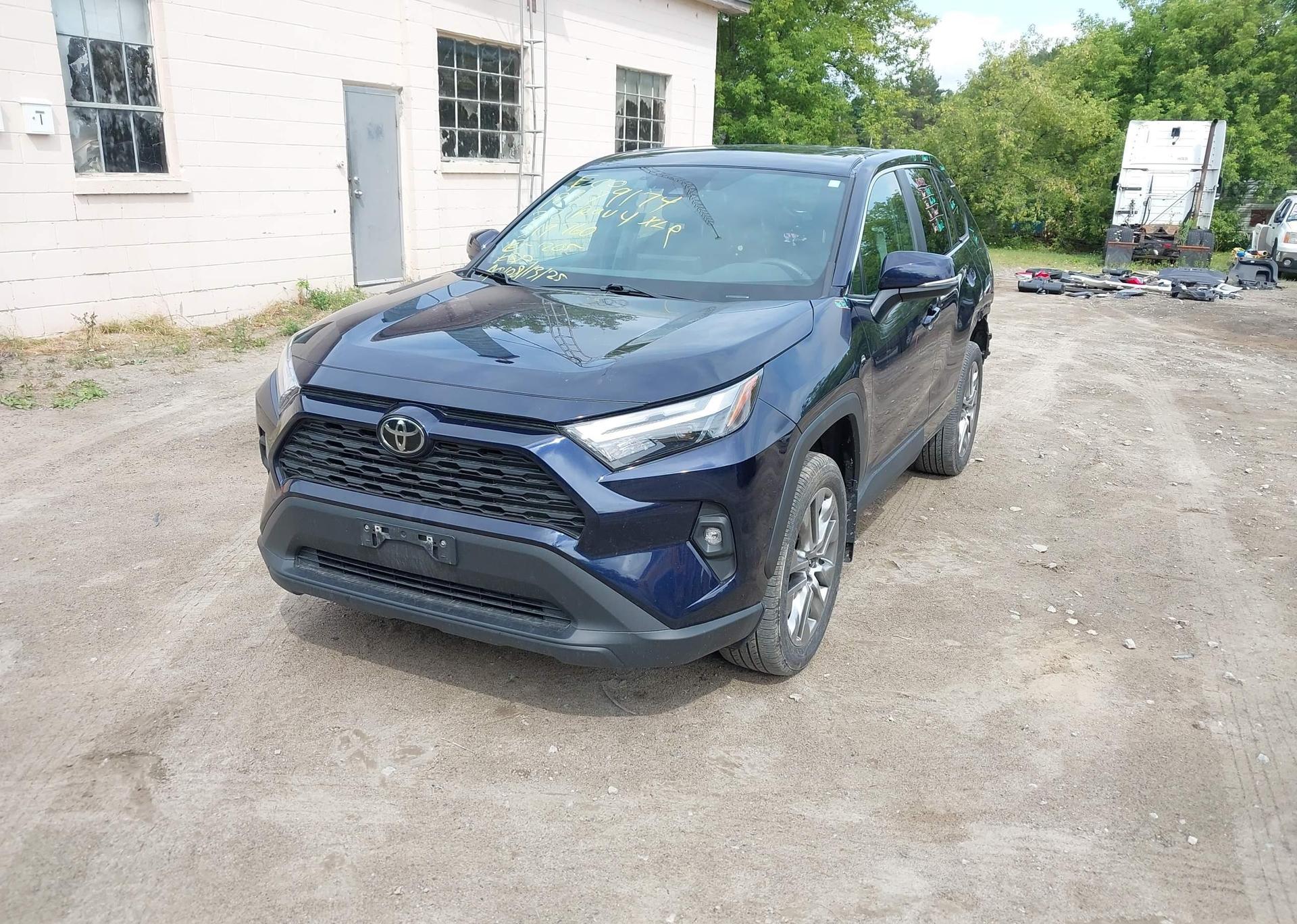 2022 TOYOTA RAV4 XLE