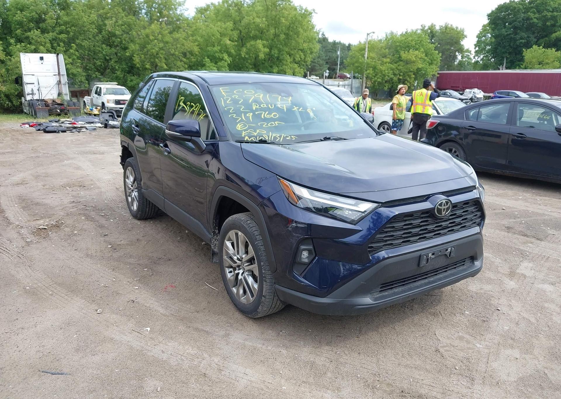 2022 TOYOTA RAV4 XLE