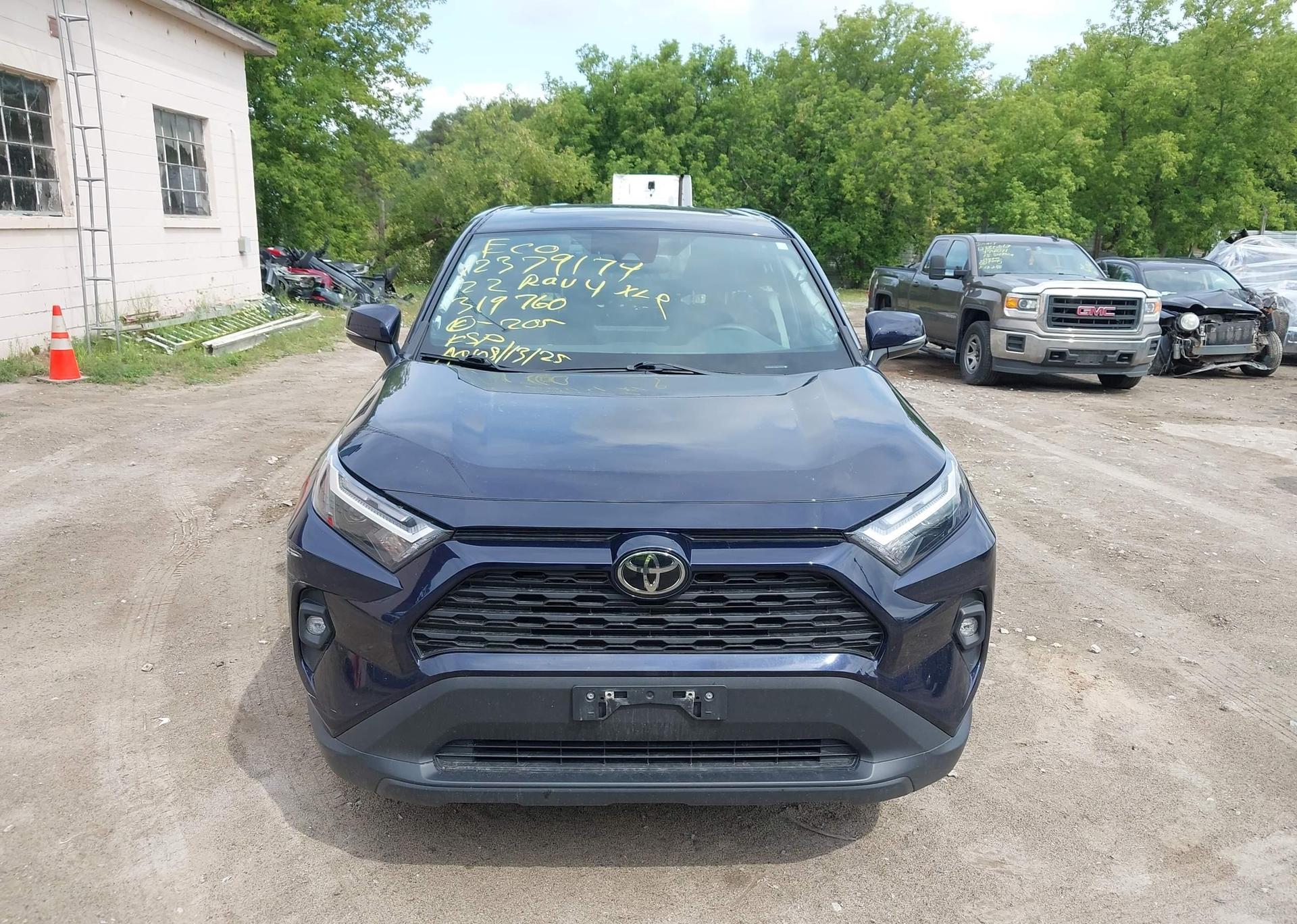 2022 TOYOTA RAV4 XLE