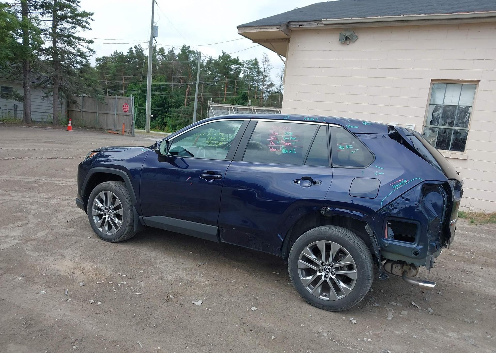 2022 TOYOTA RAV4 XLE