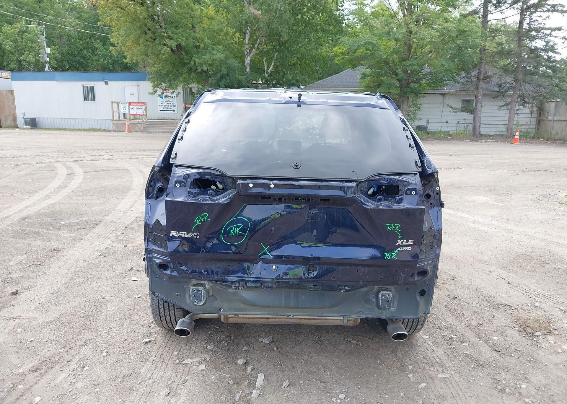 2022 TOYOTA RAV4 XLE